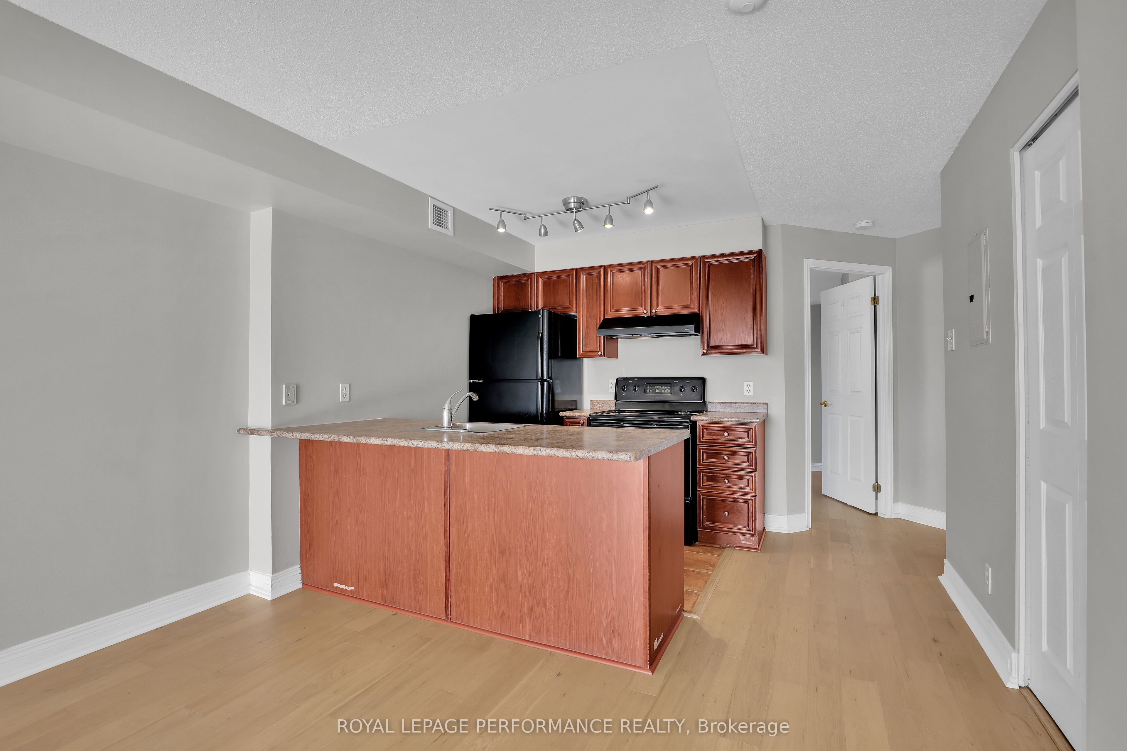 429 Somerset Street W 712 Property Photo 9