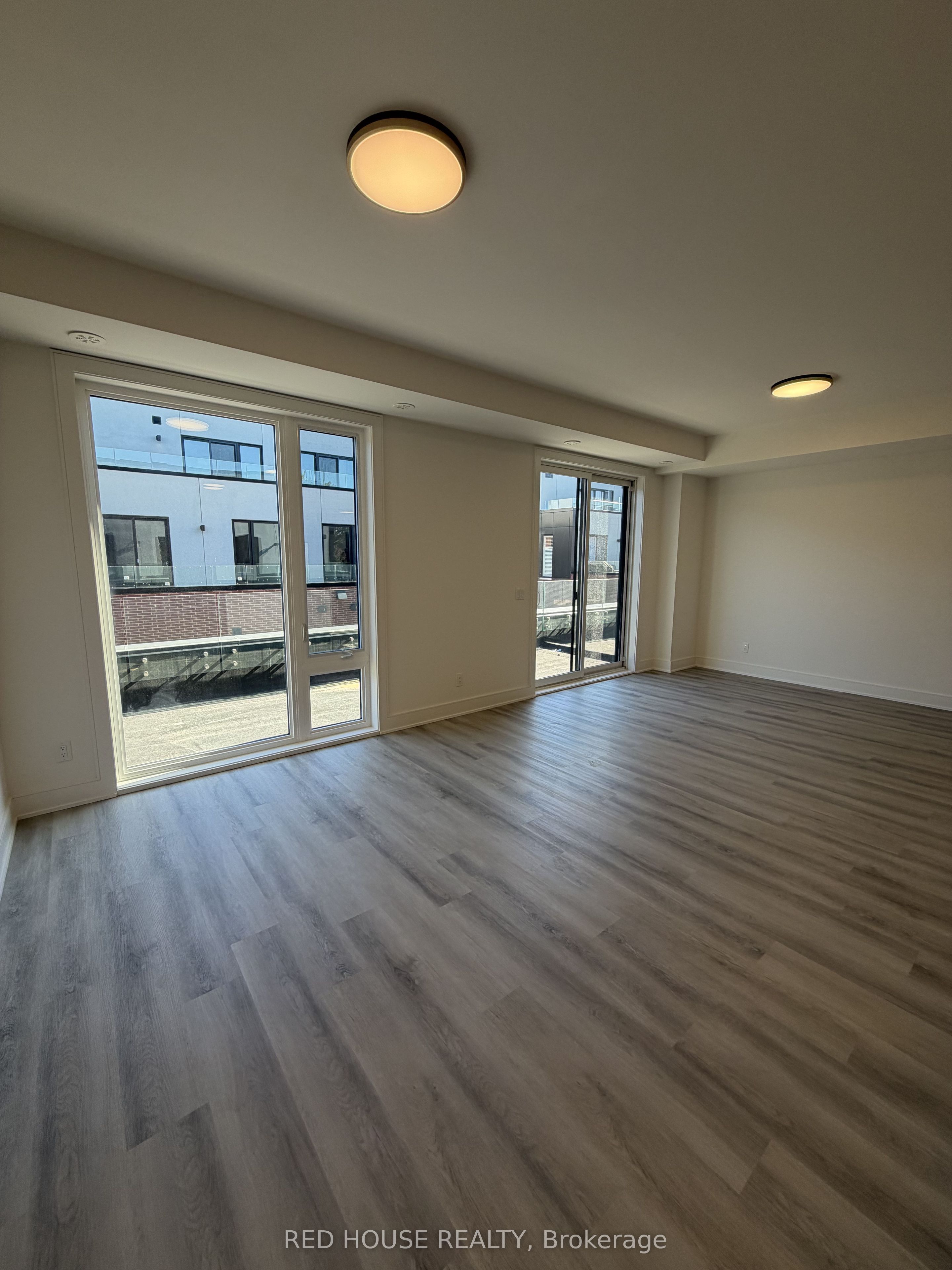 252 Ellis Avenue Property Photo 4