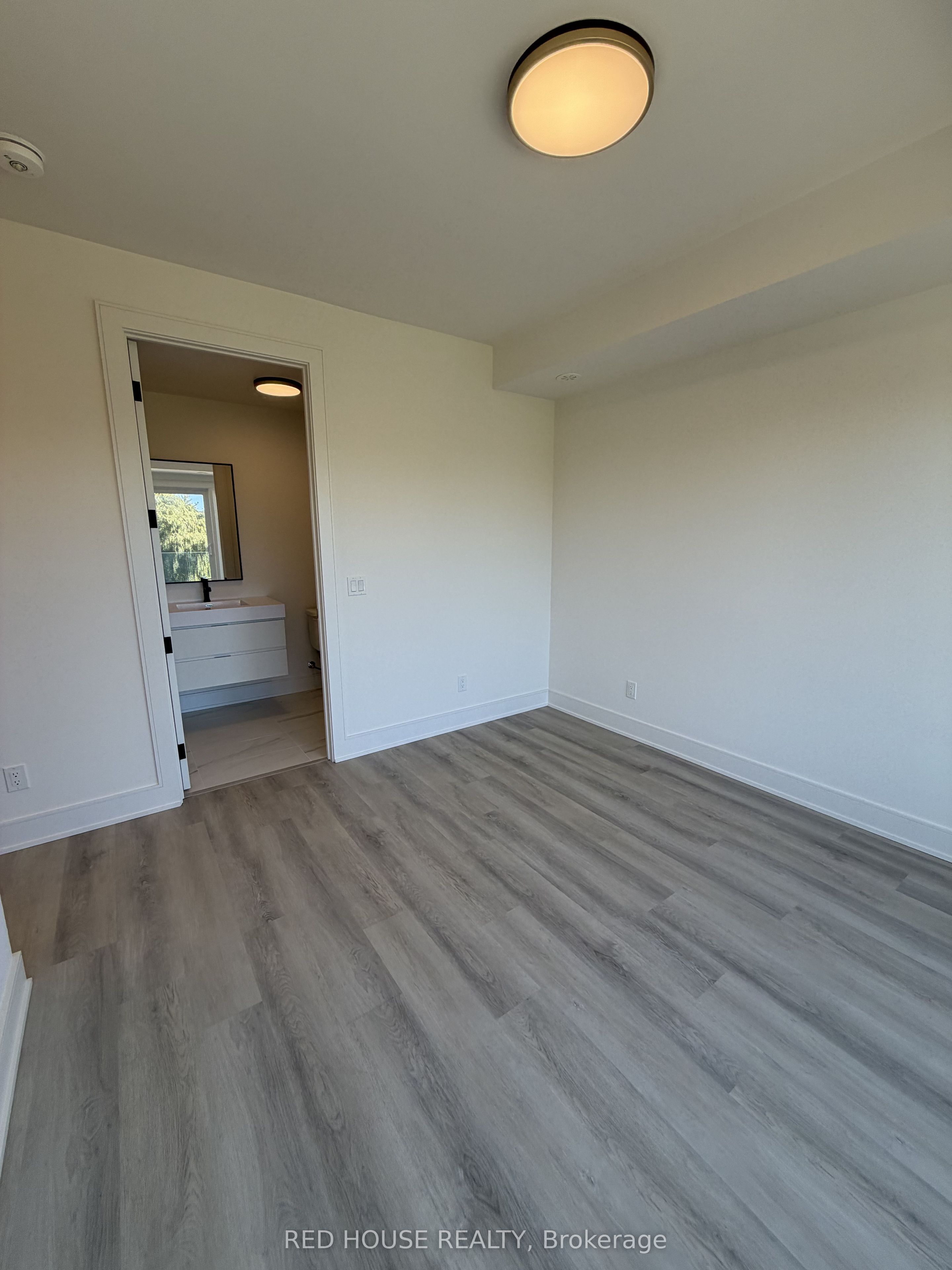 252 Ellis Avenue Property Photo 34