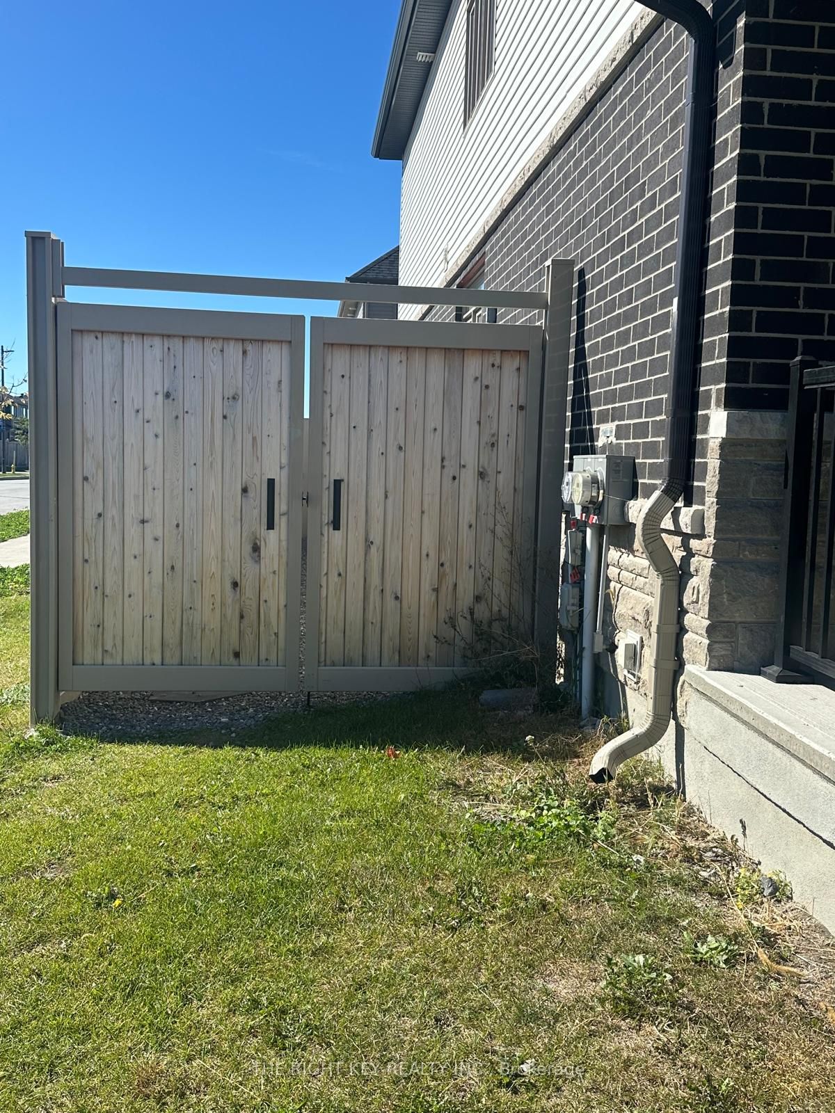 419 Shuttleworth Dr Drive Property Photo 2