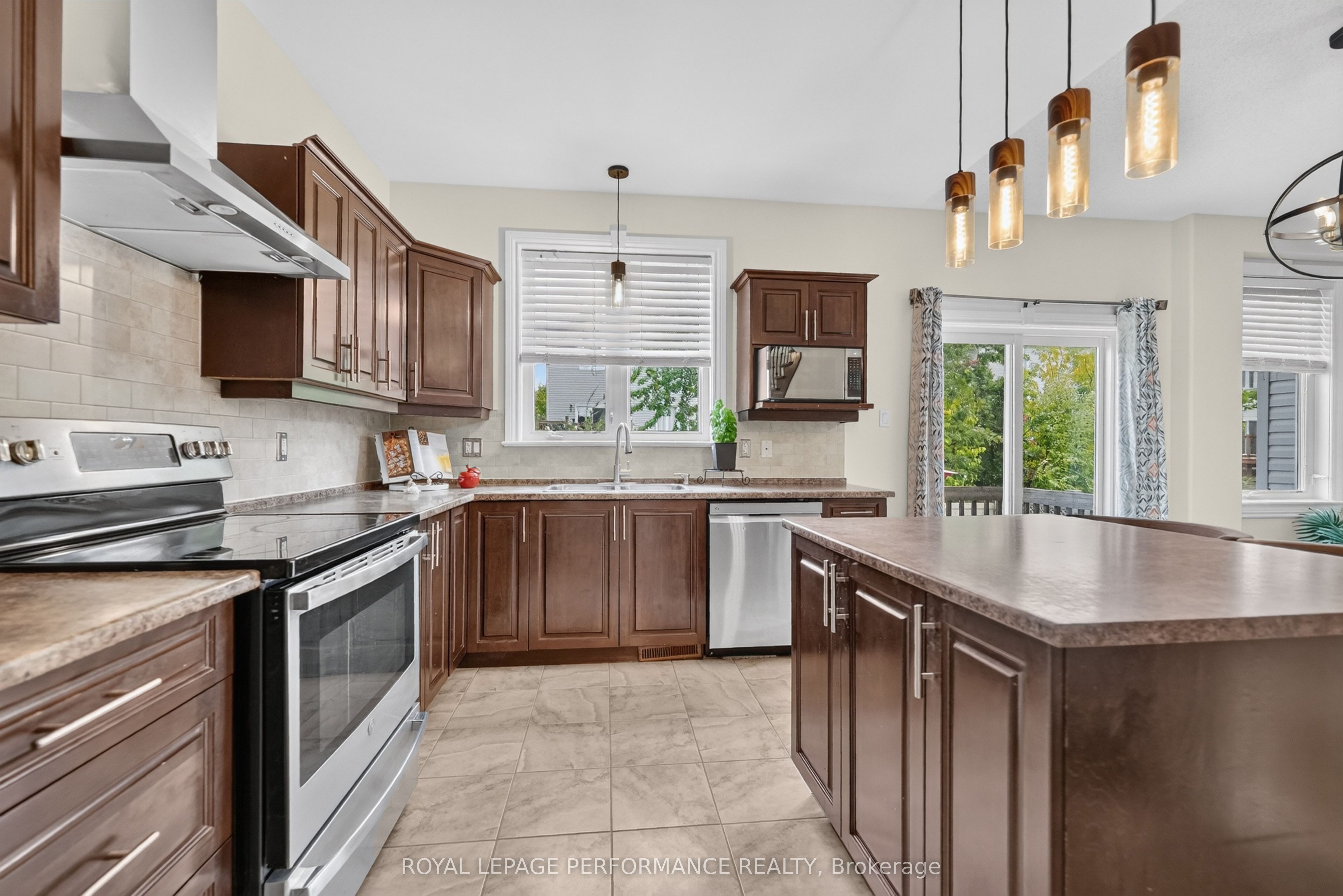 149 Topaze Crescent Property Photo 16