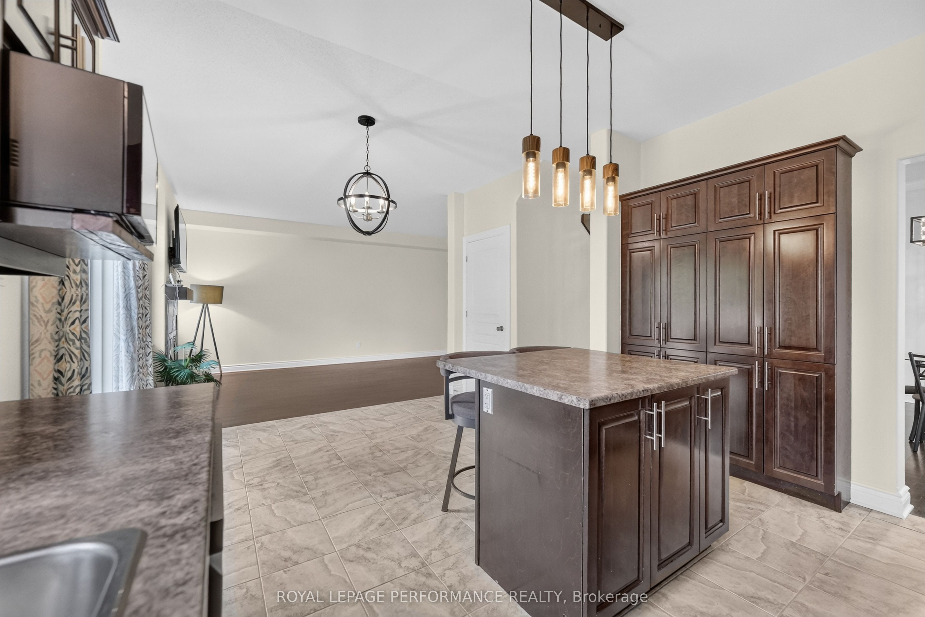 149 Topaze Crescent Property Photo 17