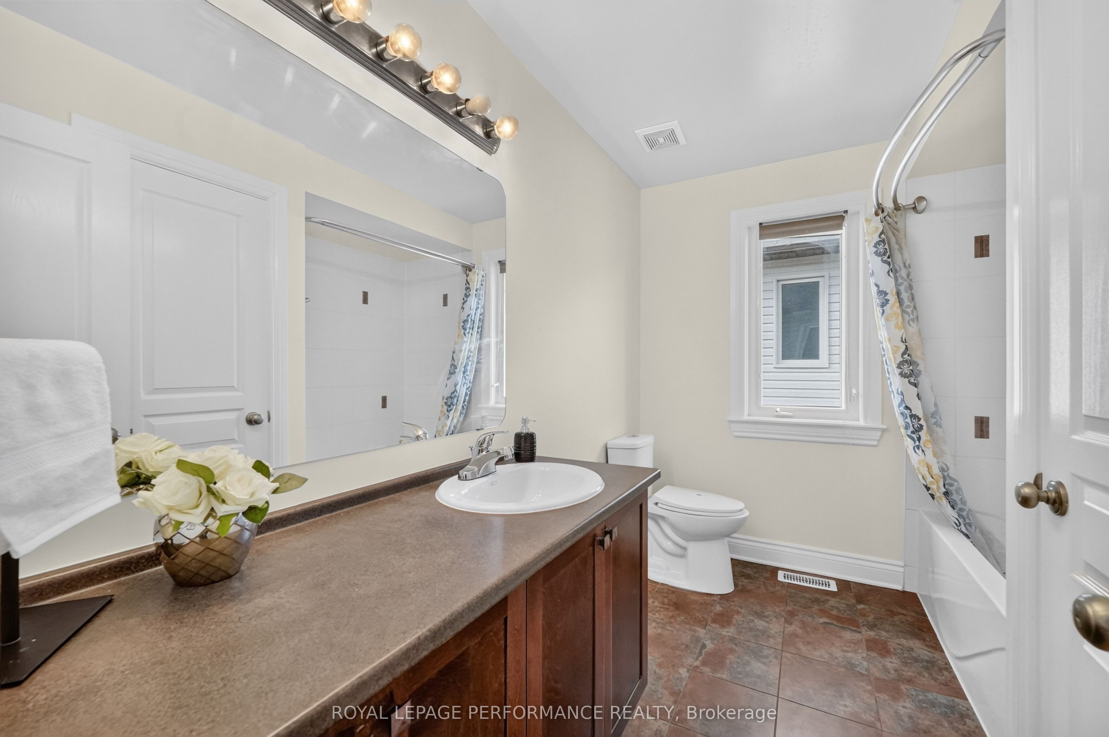 149 Topaze Crescent Property Photo 32