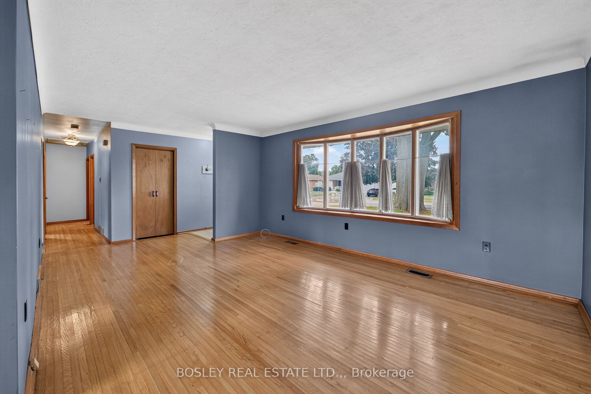 4452 Dorchester Road Property Photo 4