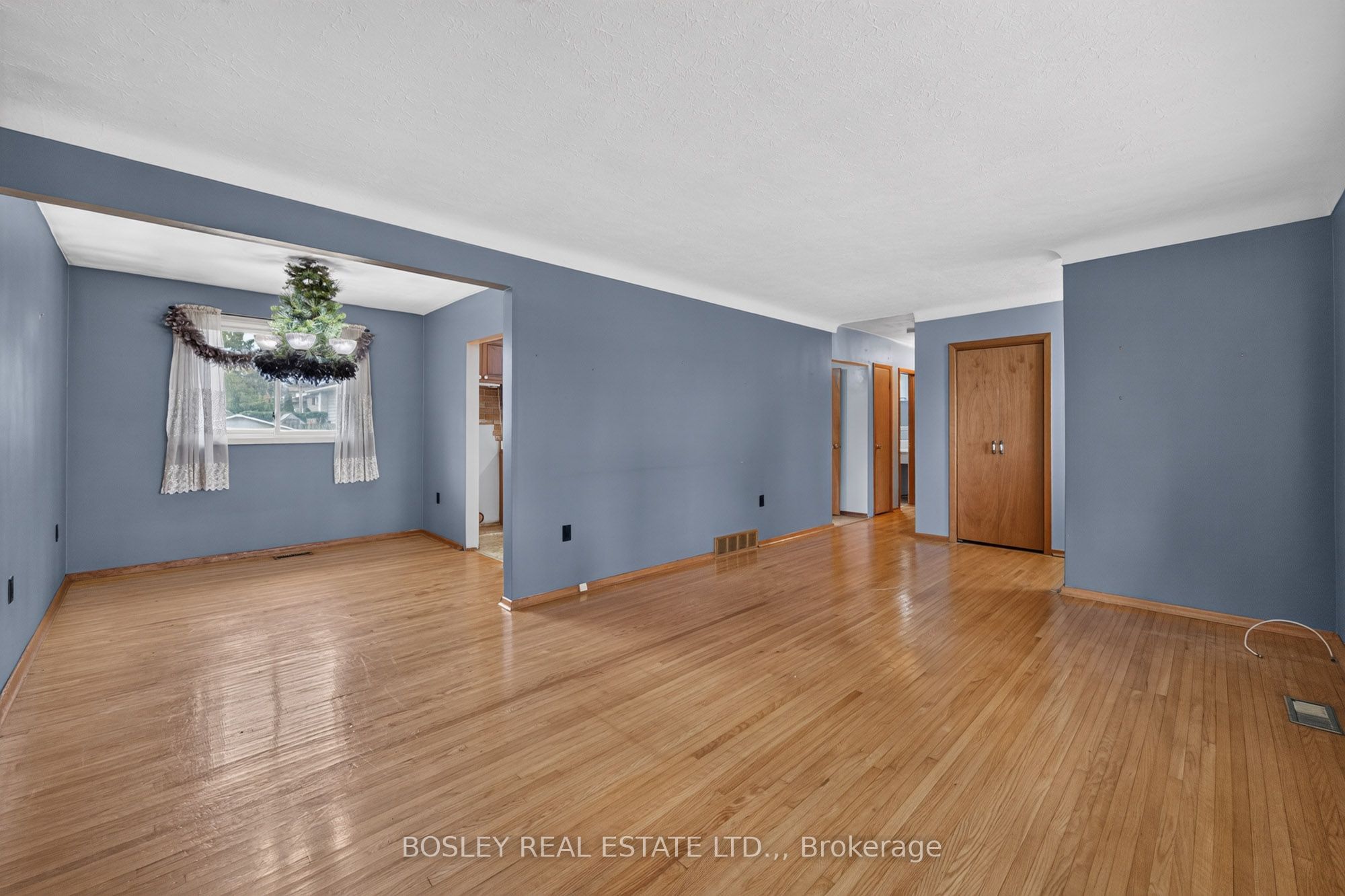 4452 Dorchester Road Property Photo 5