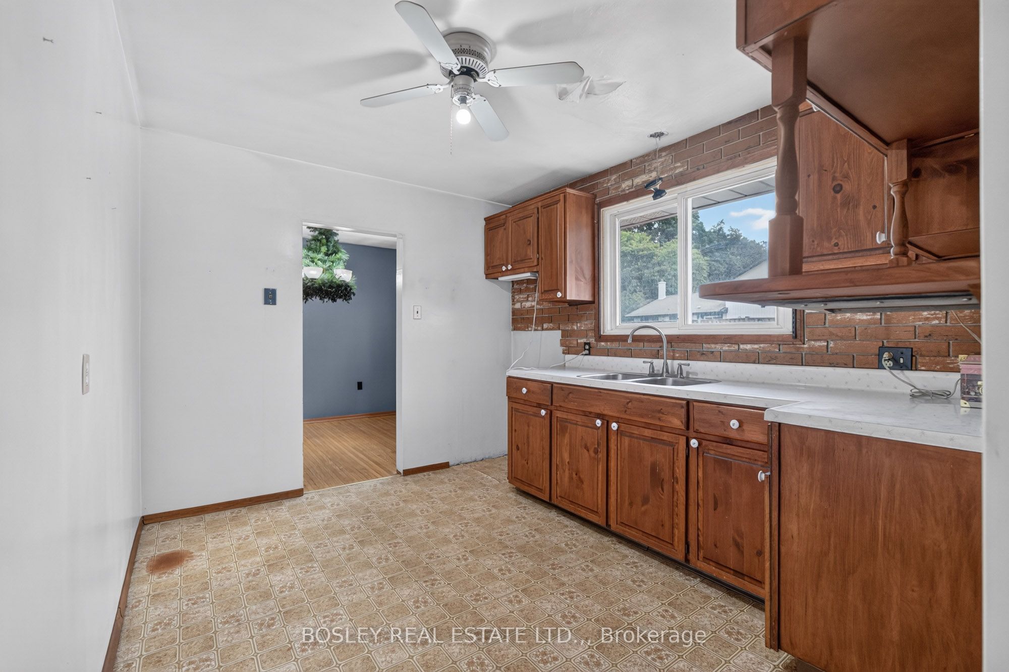 4452 Dorchester Road Property Photo 8