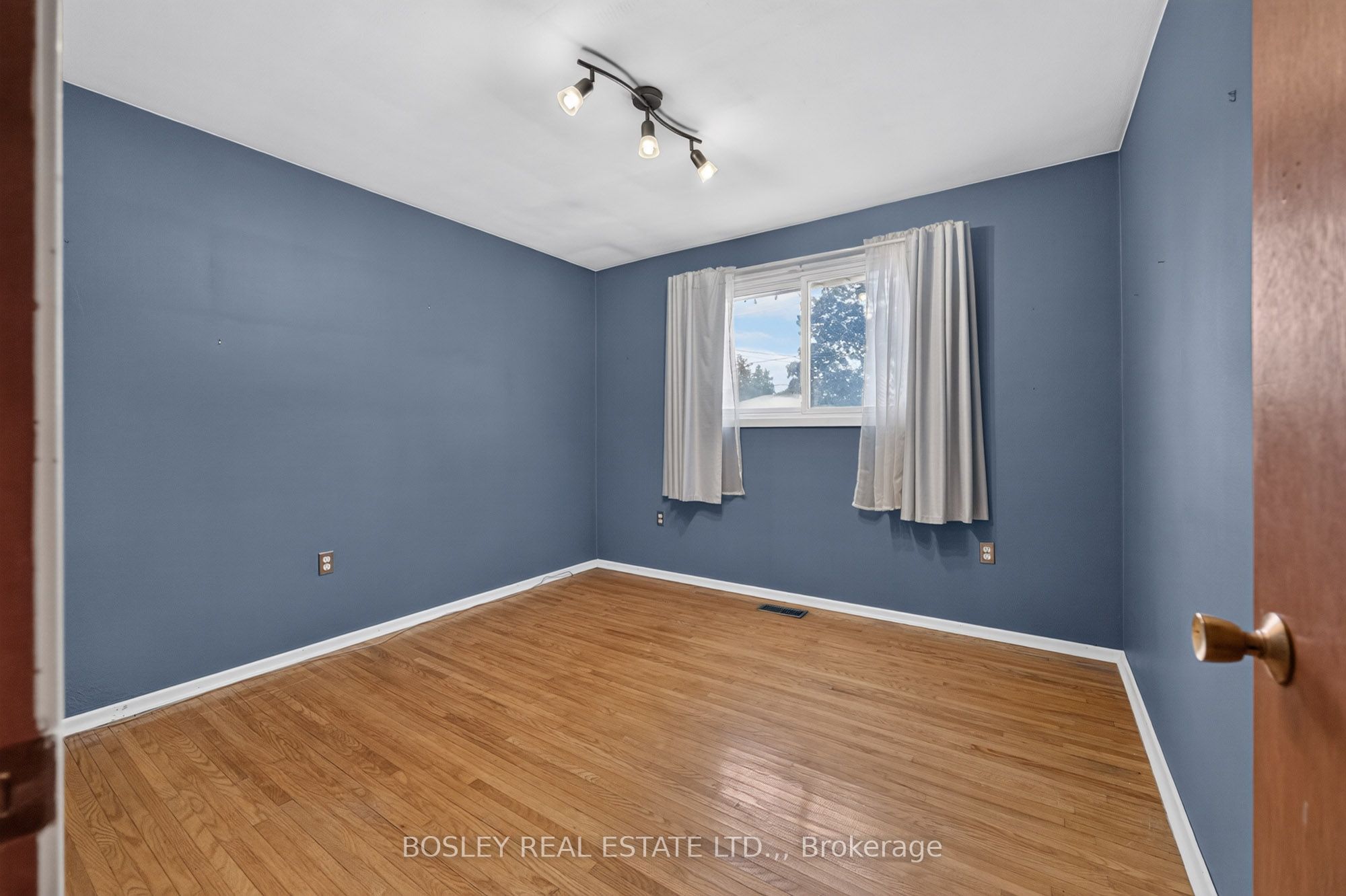 4452 Dorchester Road Property Photo 10