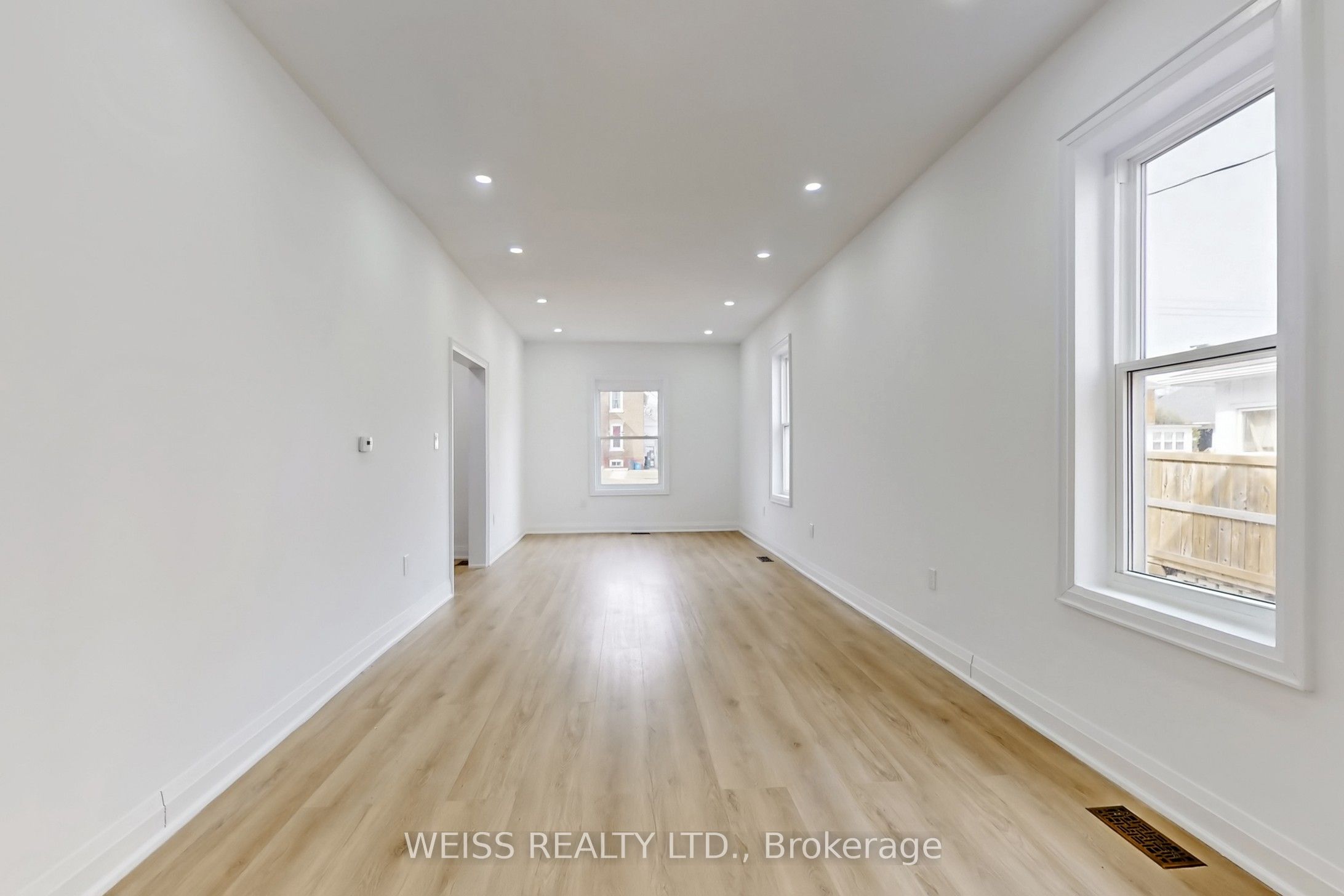 181 Talbot Street N Property Photo 7