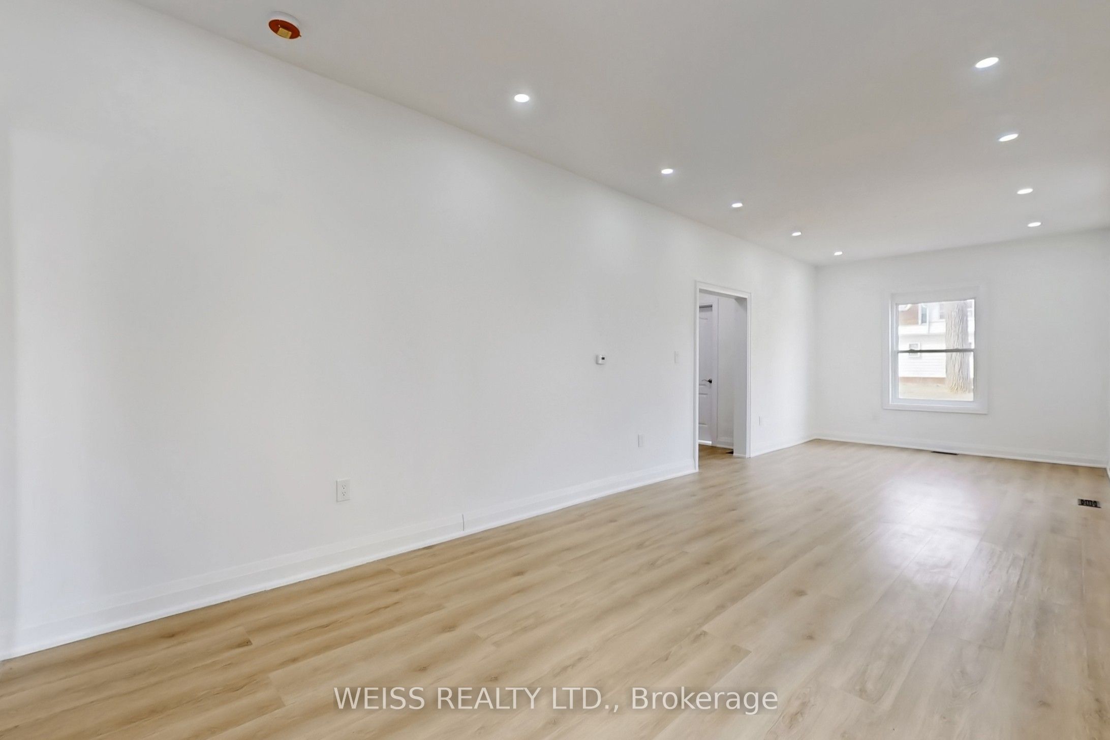 181 Talbot Street N Property Photo 8