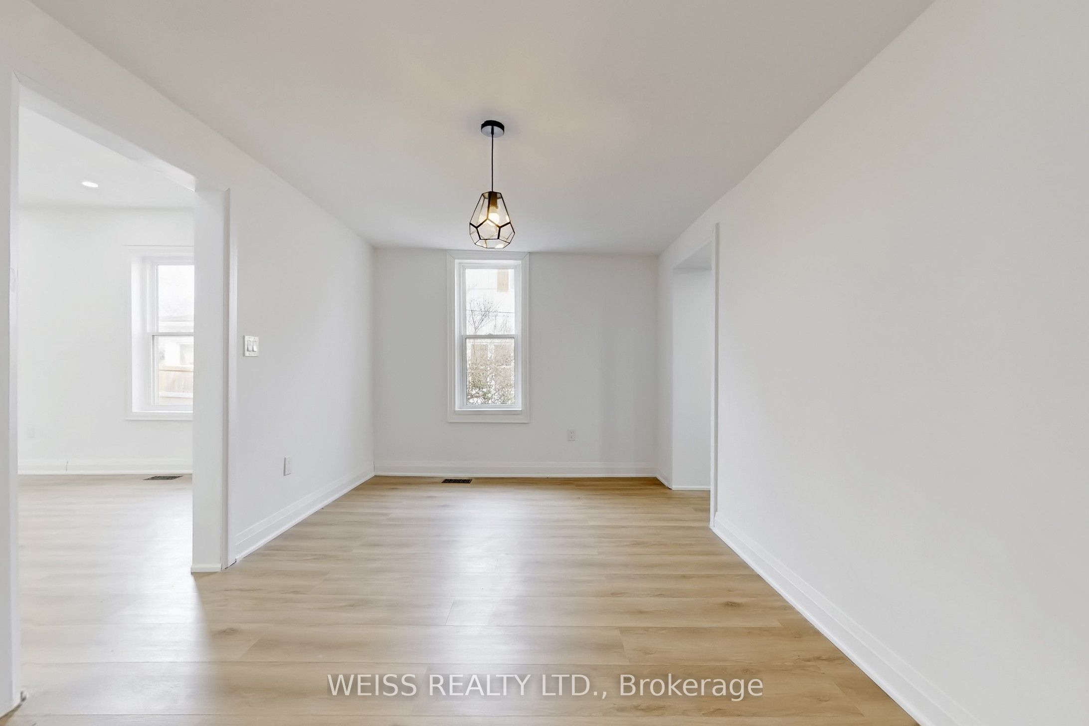 181 Talbot Street N Property Photo 13