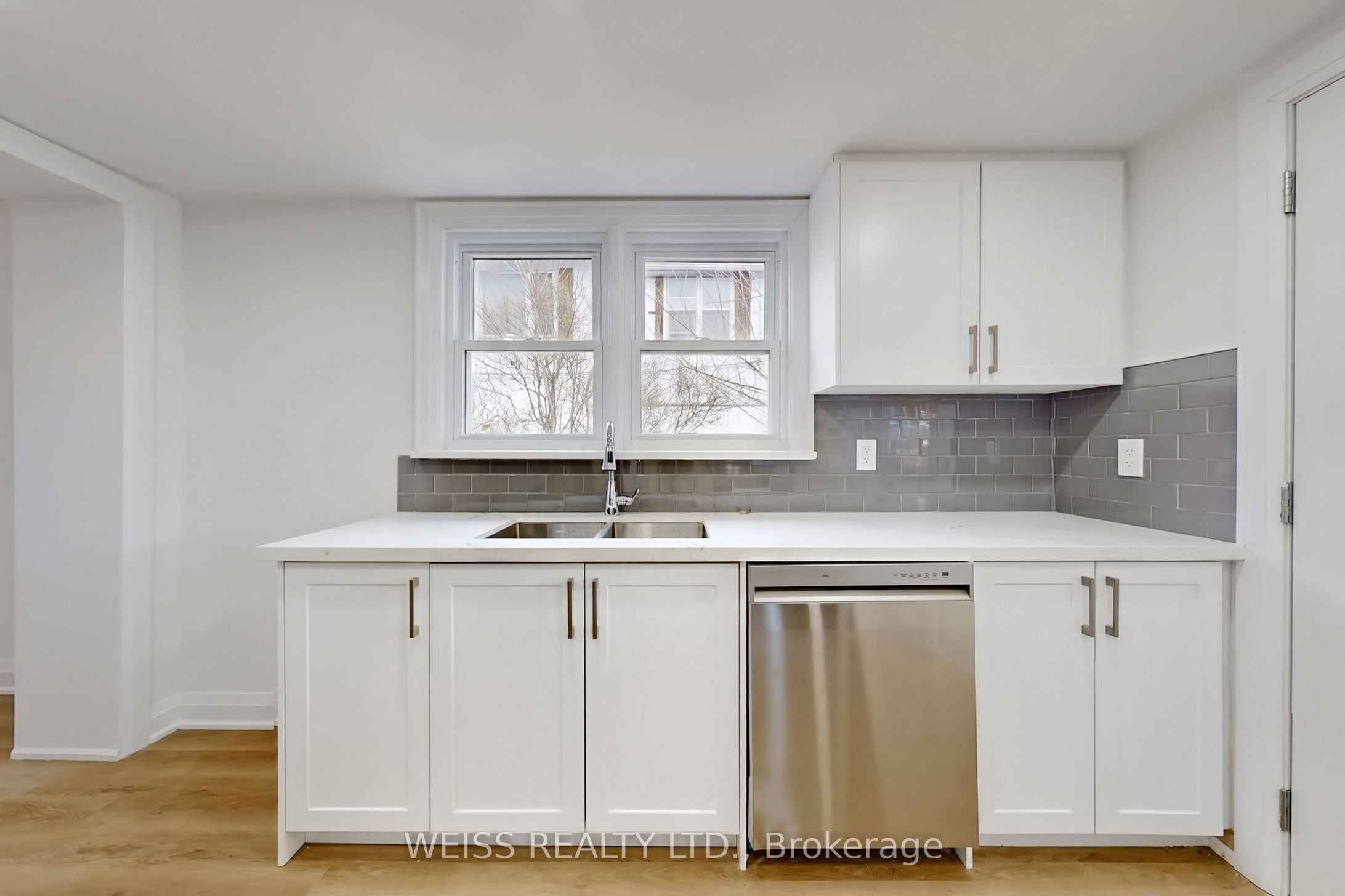 181 Talbot Street N Property Photo 18