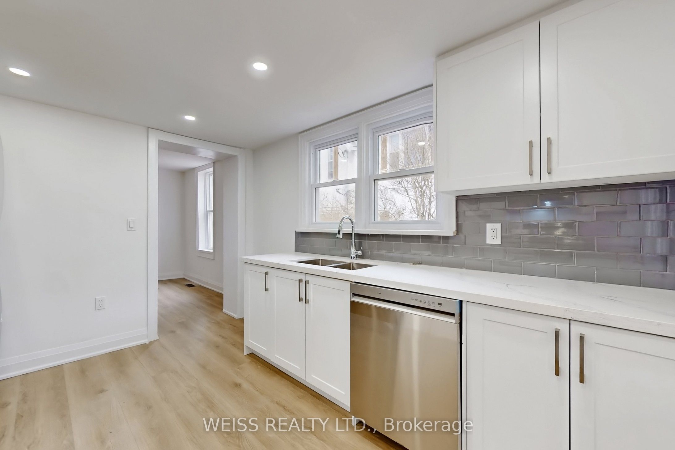 181 Talbot Street N Property Photo 19