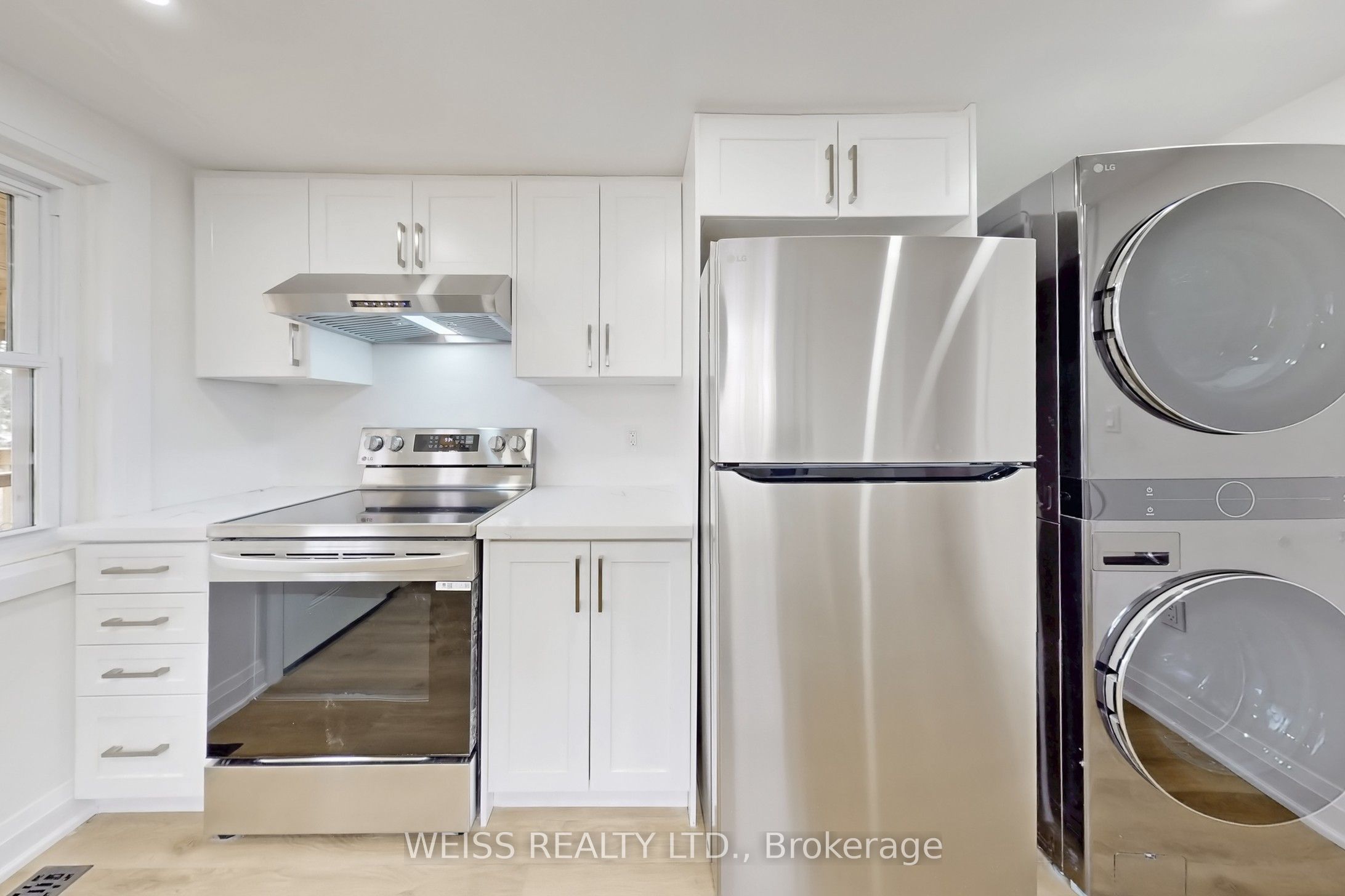 181 Talbot Street N Property Photo 21