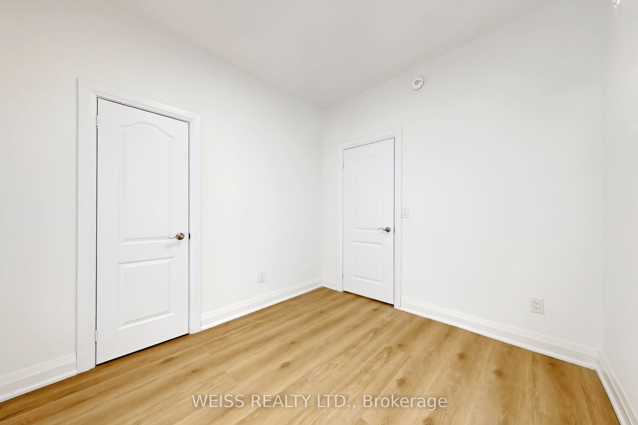 181 Talbot Street N Property Photo 27