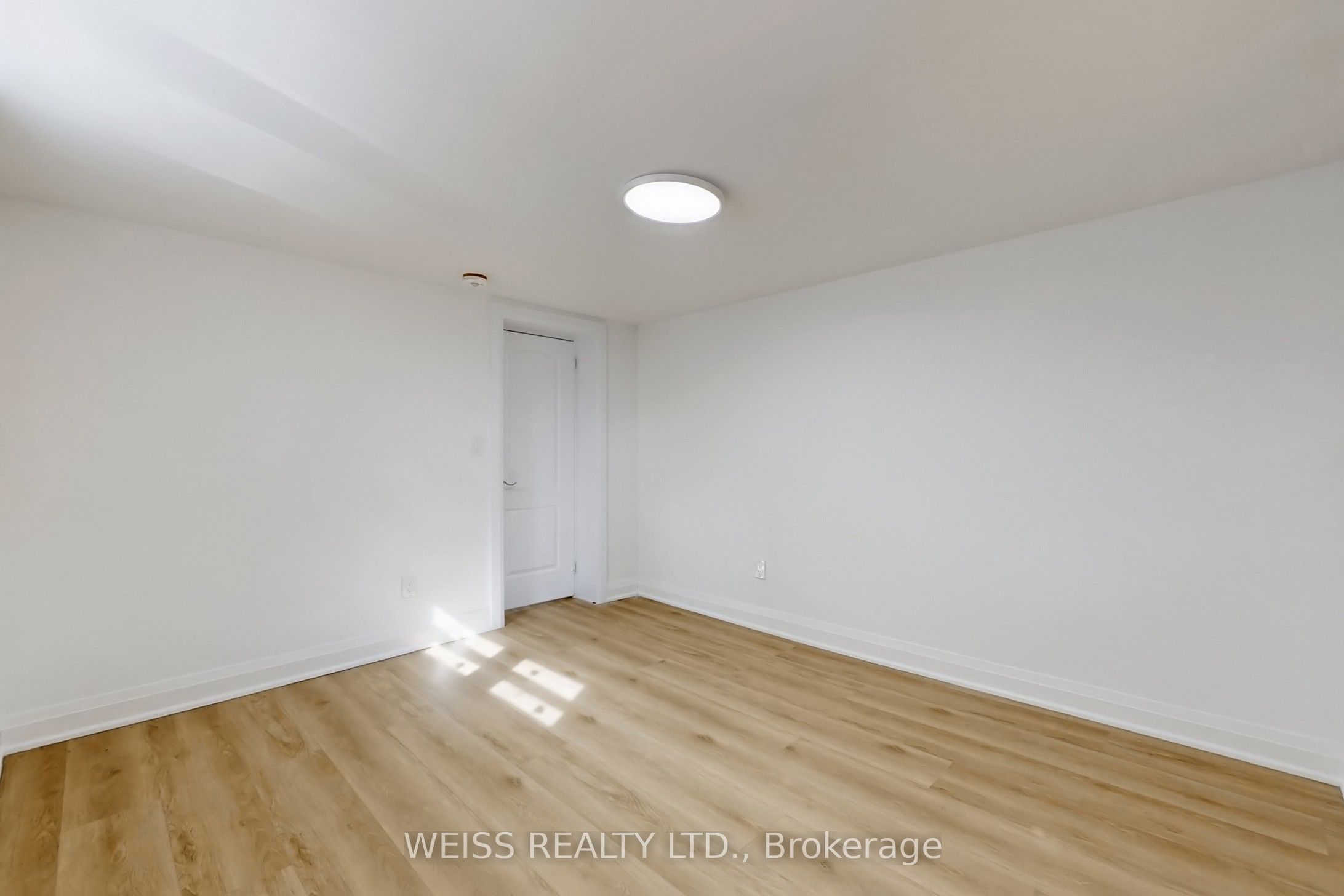 181 Talbot Street N Property Photo 32