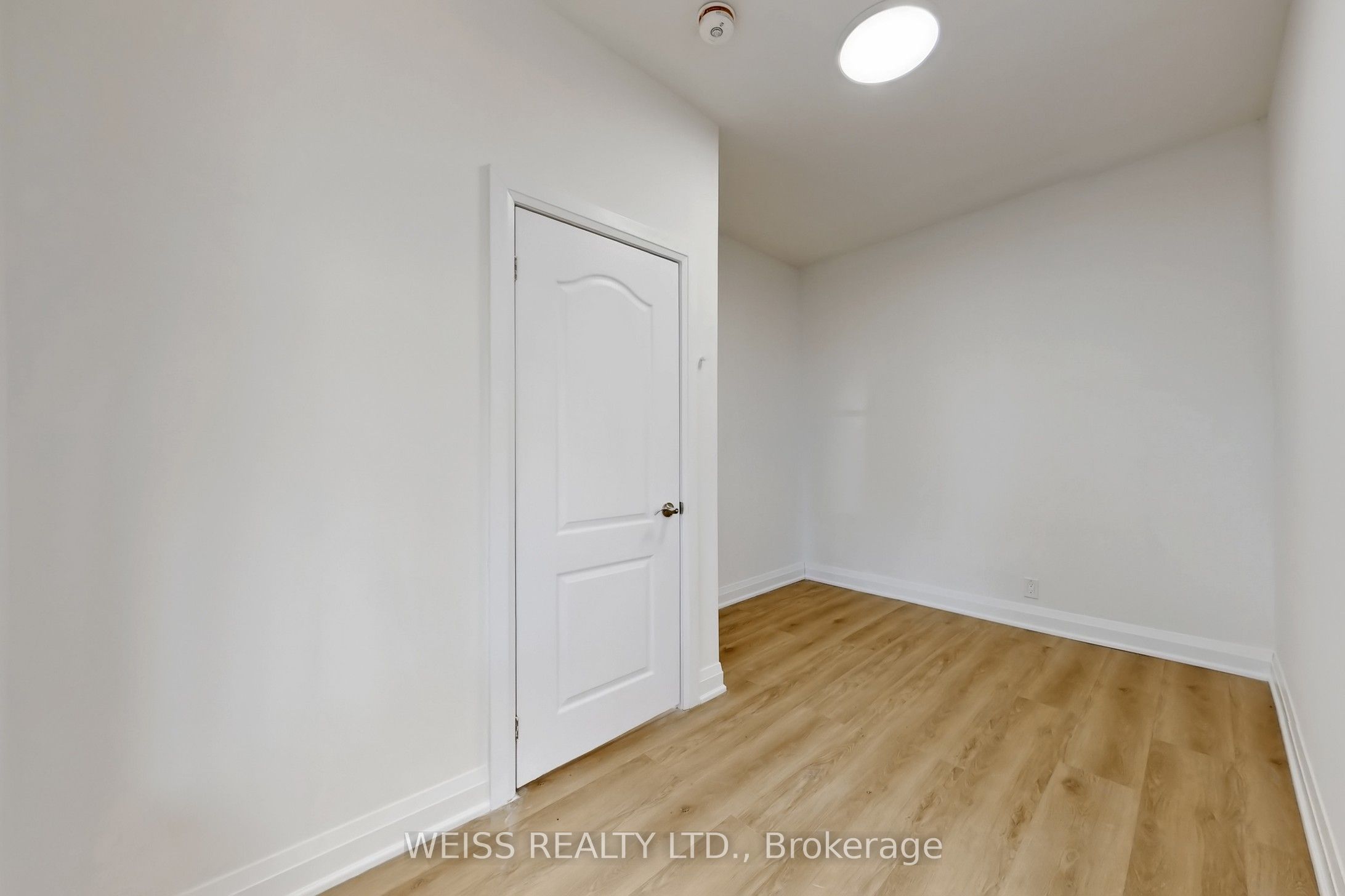 181 Talbot Street N Property Photo 37