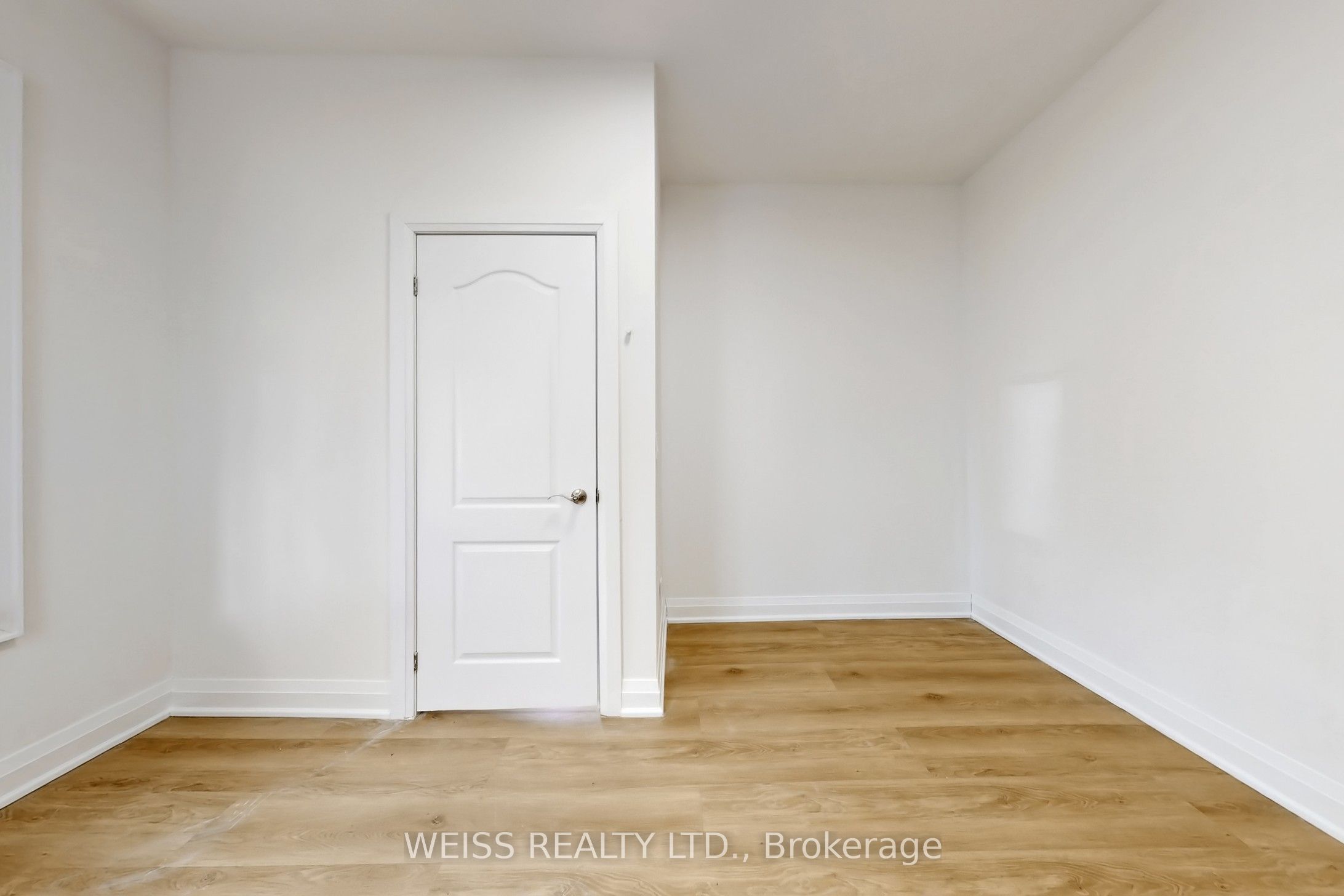 181 Talbot Street N Property Photo 39