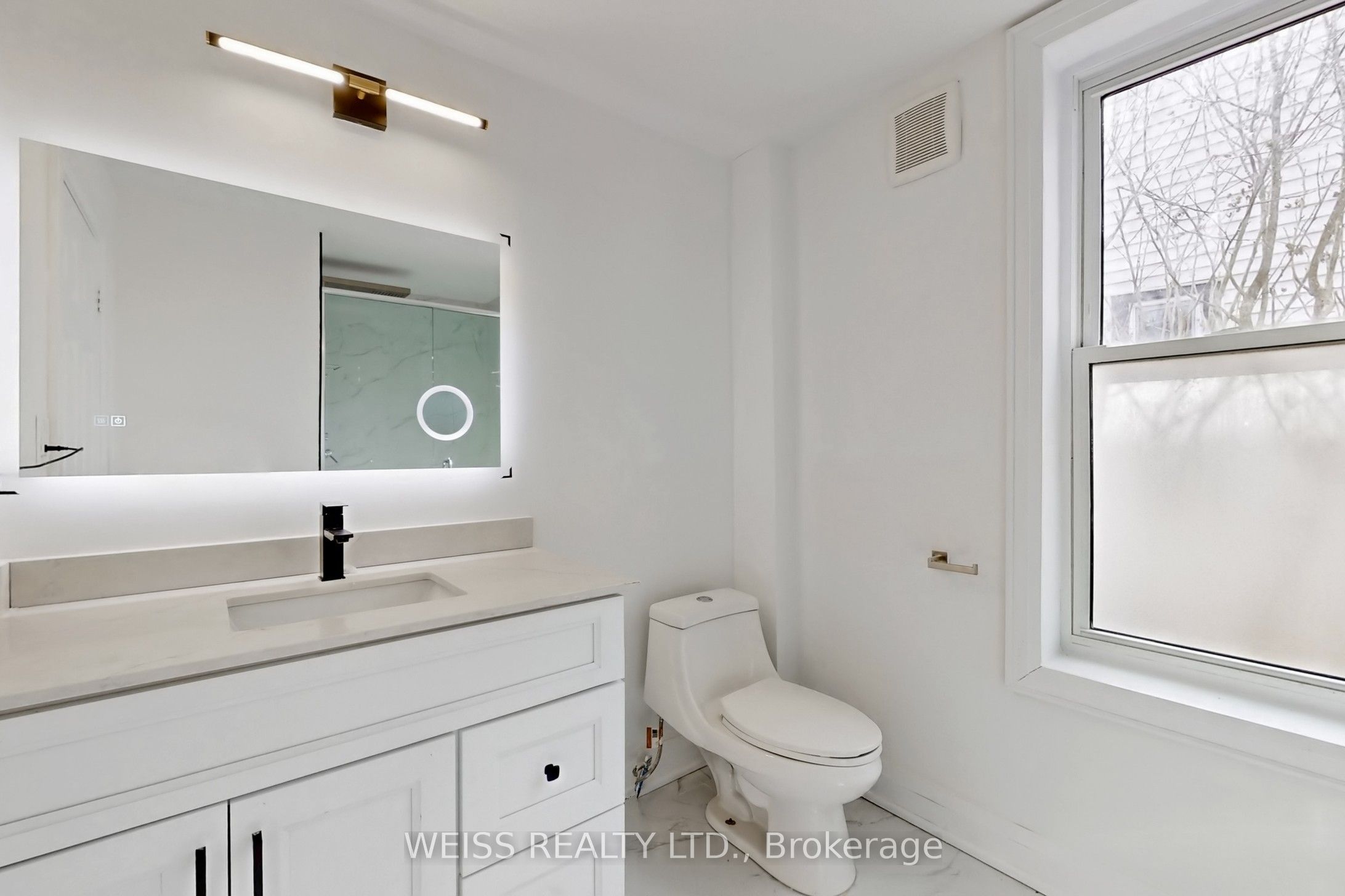 181 Talbot Street N Property Photo 40