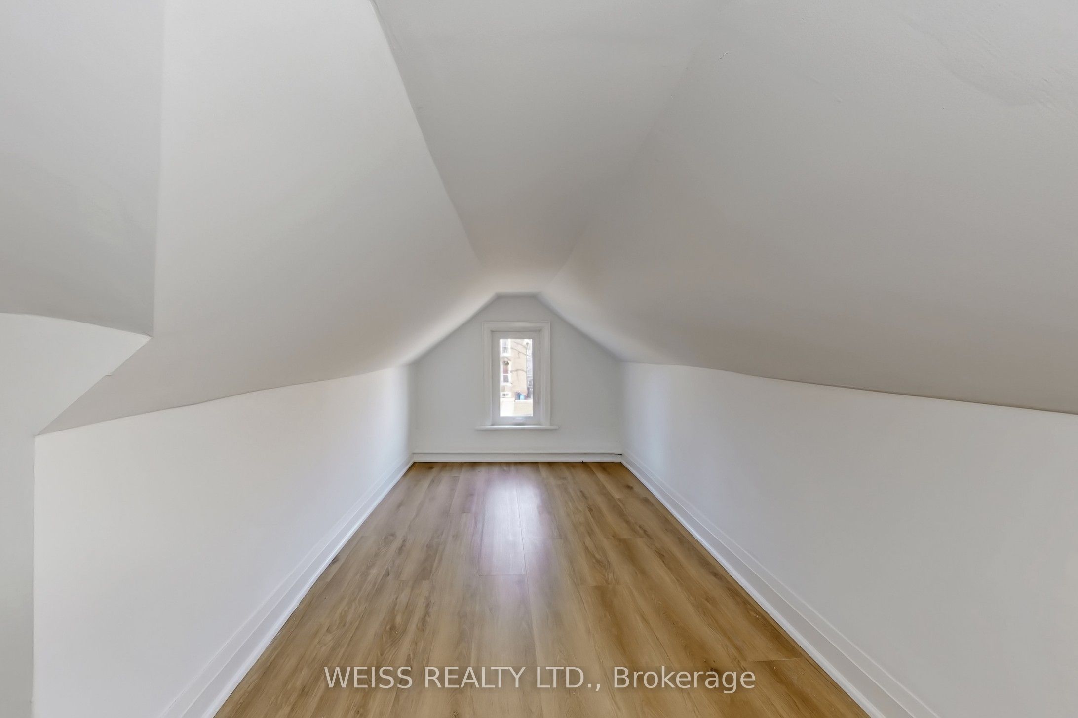 181 Talbot Street N Property Photo 47