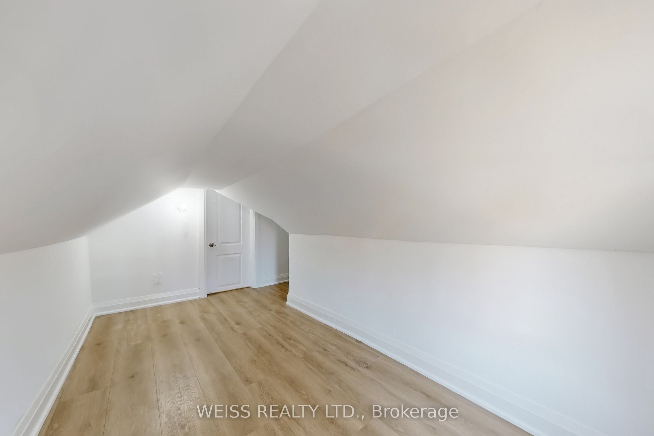 181 Talbot Street N Property Photo 48