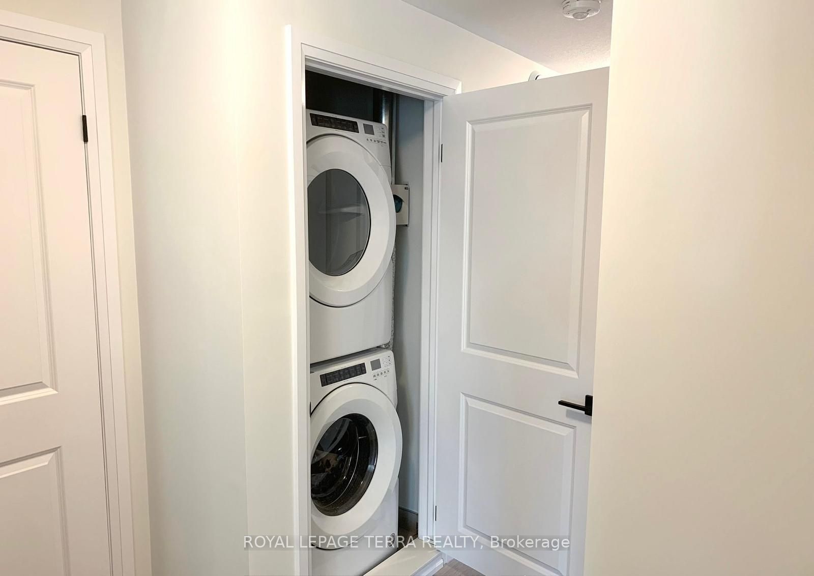 261 Woodbine Avenue 38 Property Photo 10