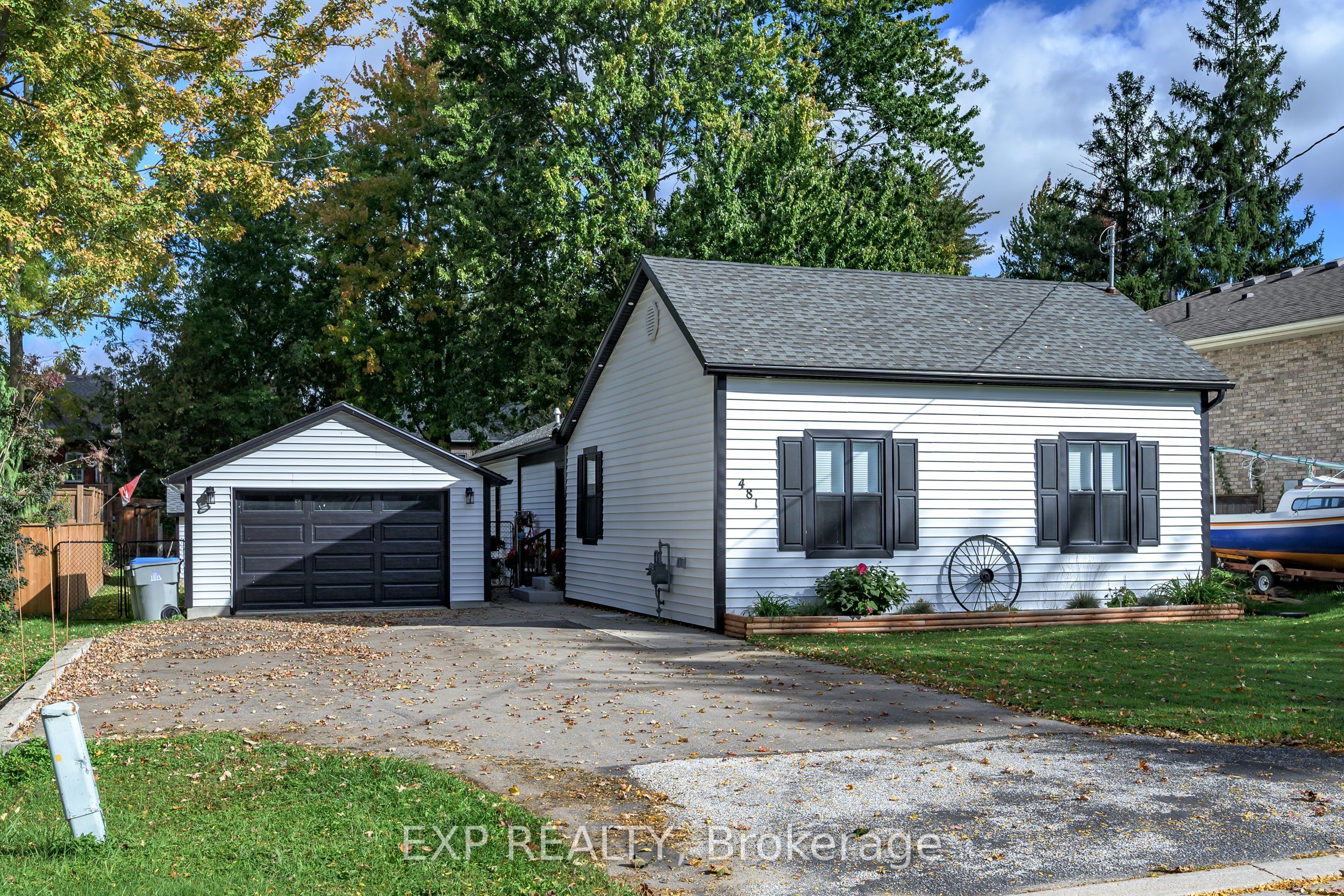 481 Gold Street Property Photo 2