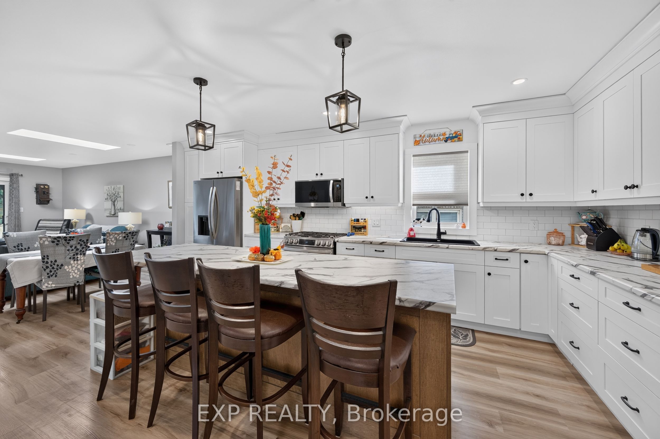 481 Gold Street Property Photo 5