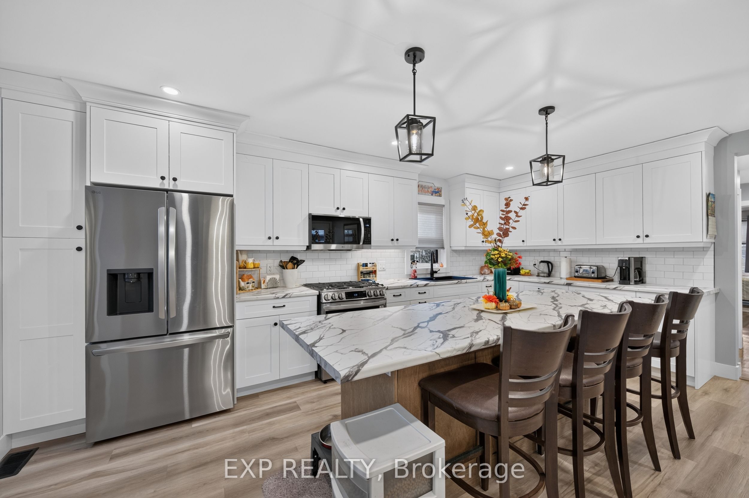481 Gold Street Property Photo 6