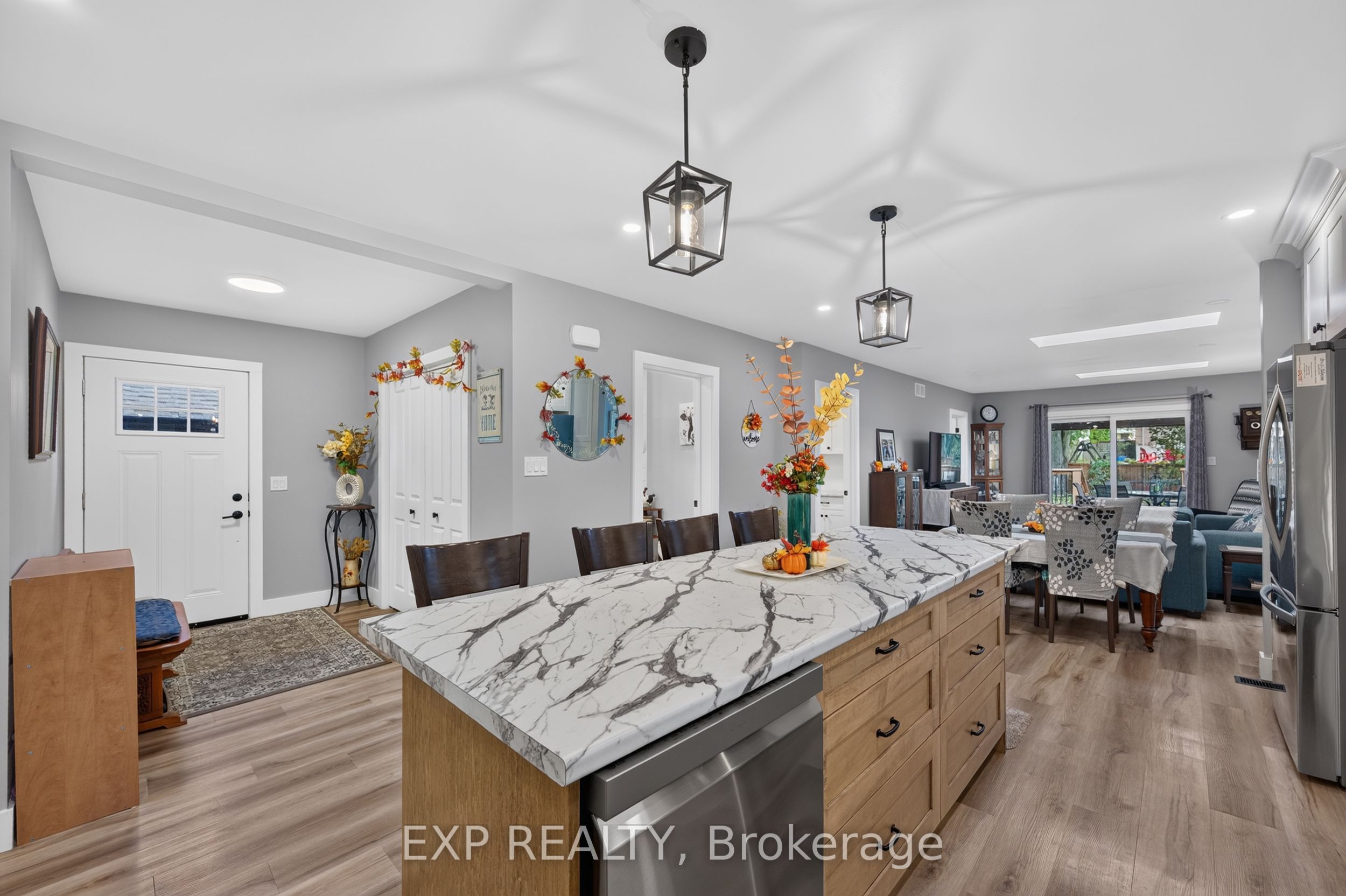 481 Gold Street Property Photo 8