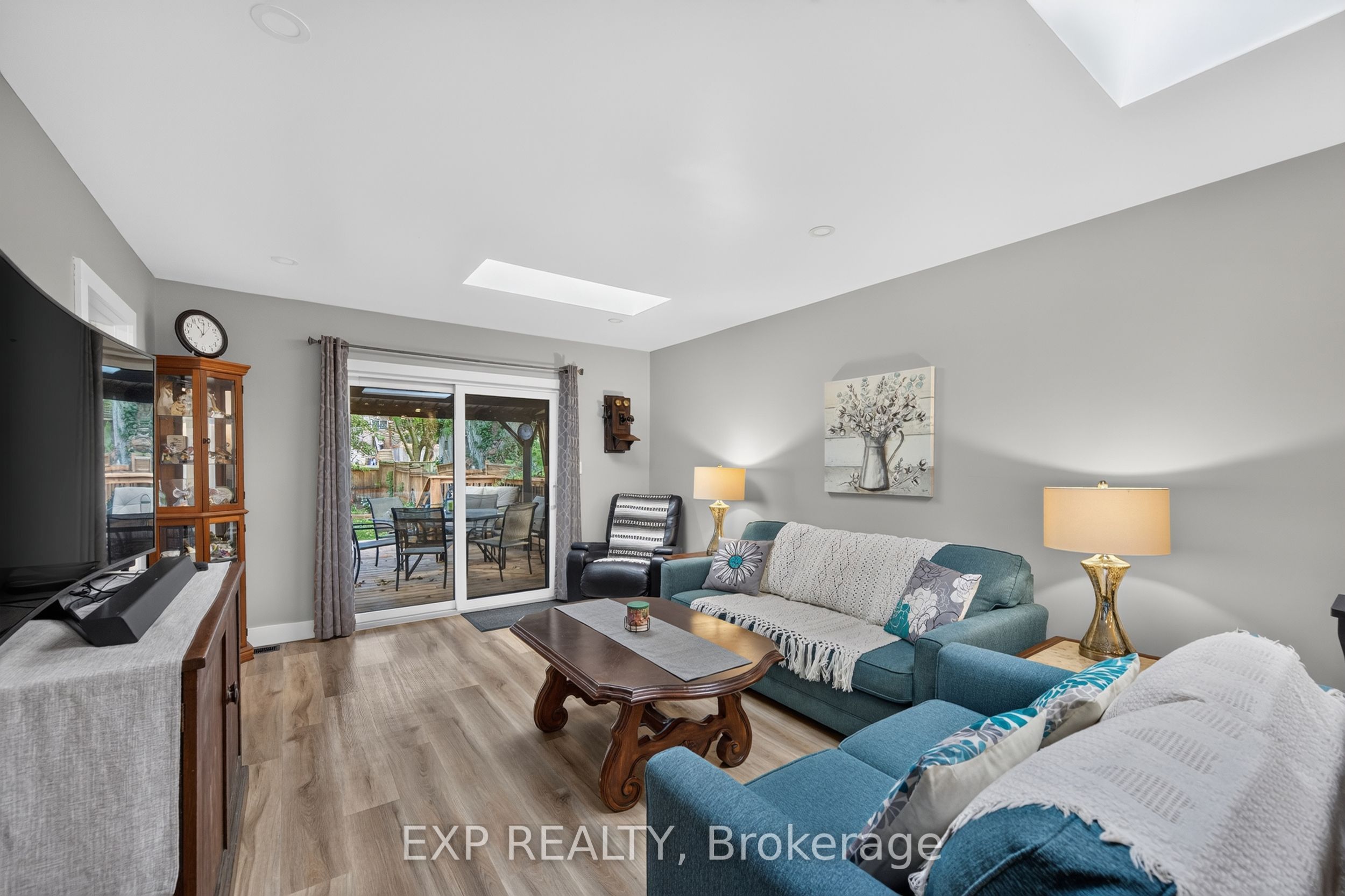 481 Gold Street Property Photo 10