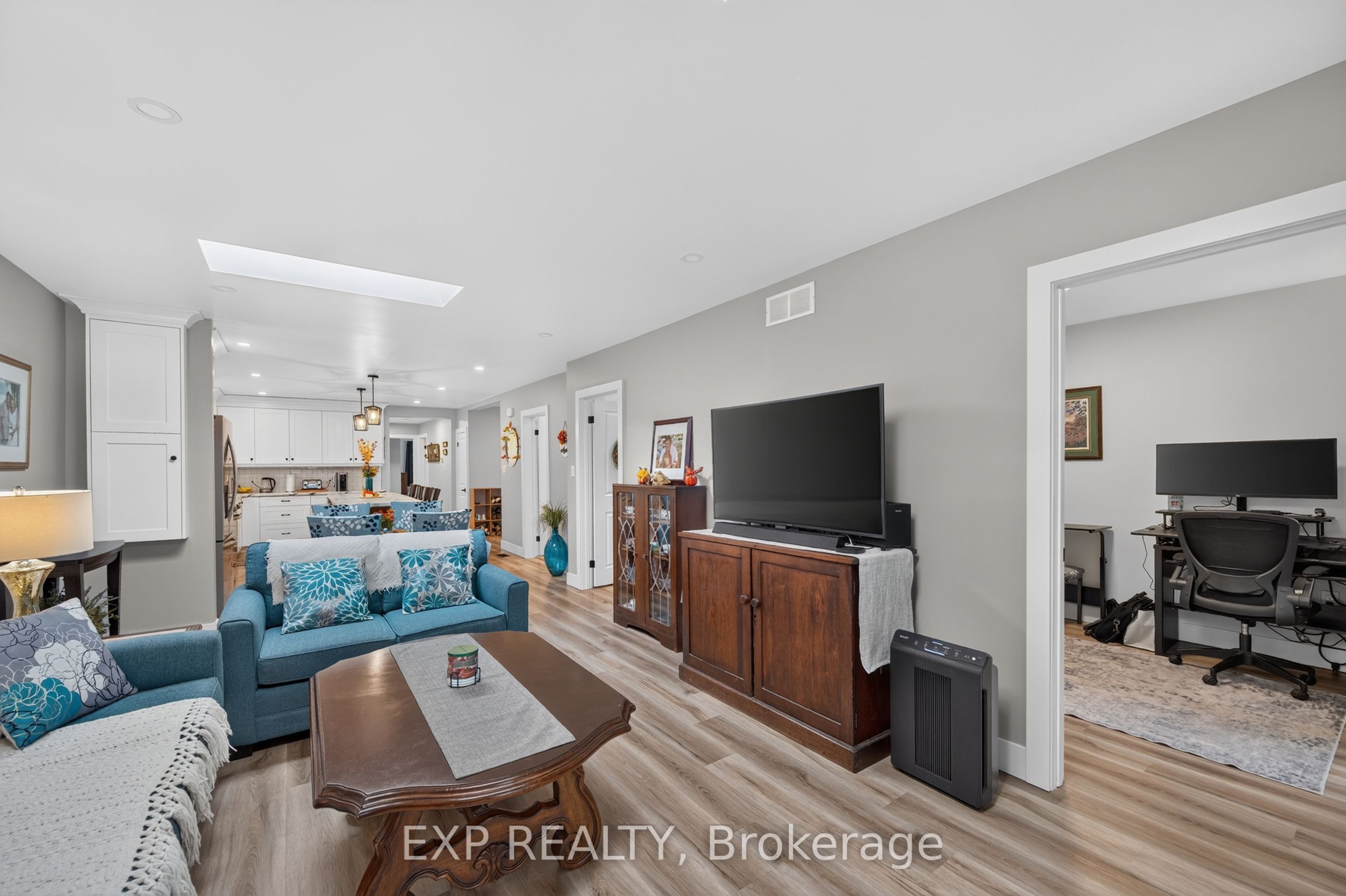 481 Gold Street Property Photo 11