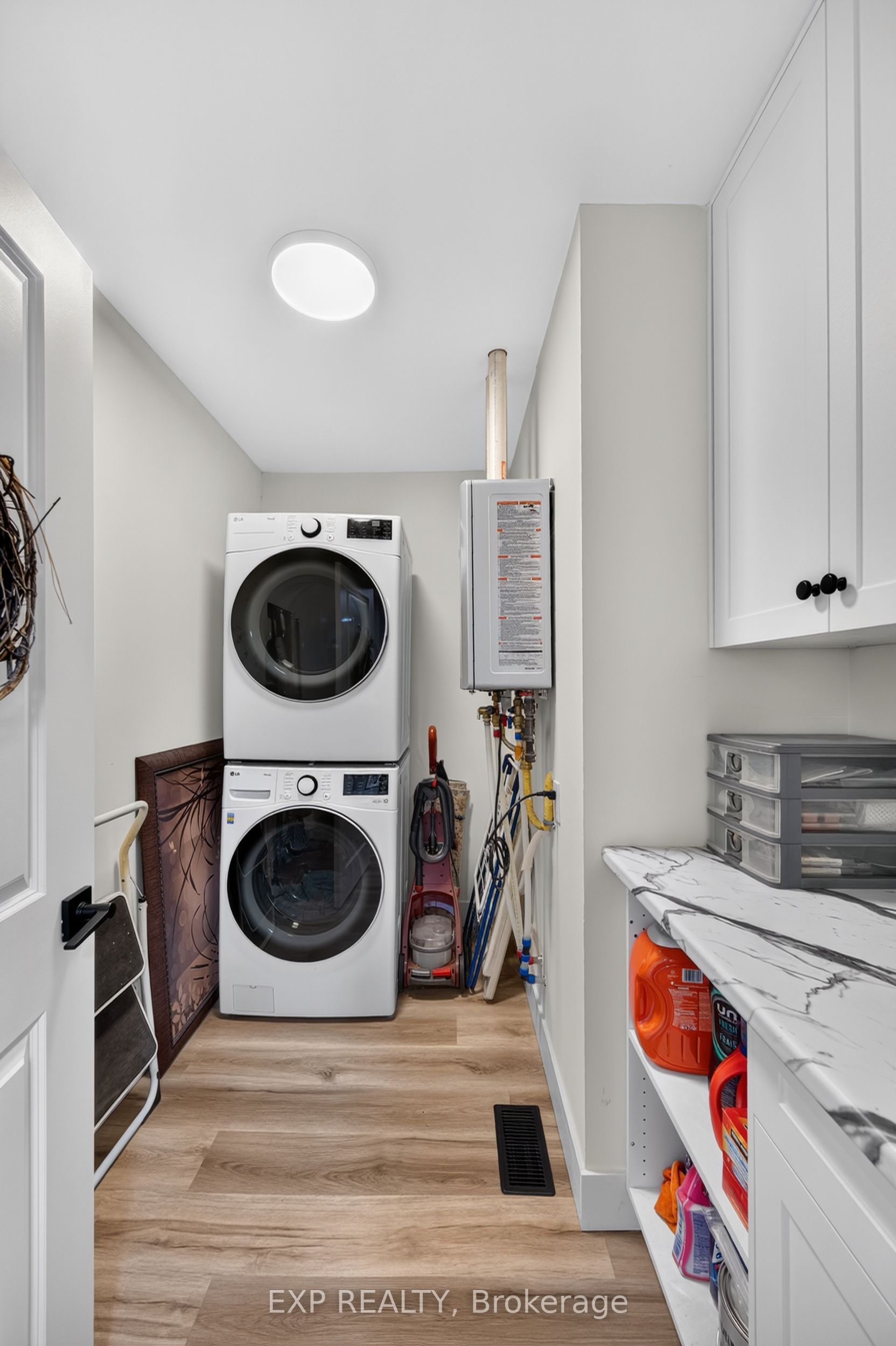 481 Gold Street Property Photo 13