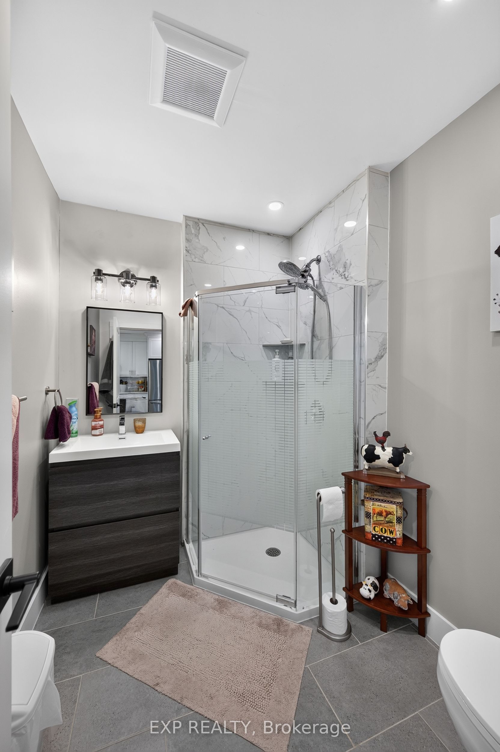 481 Gold Street Property Photo 14