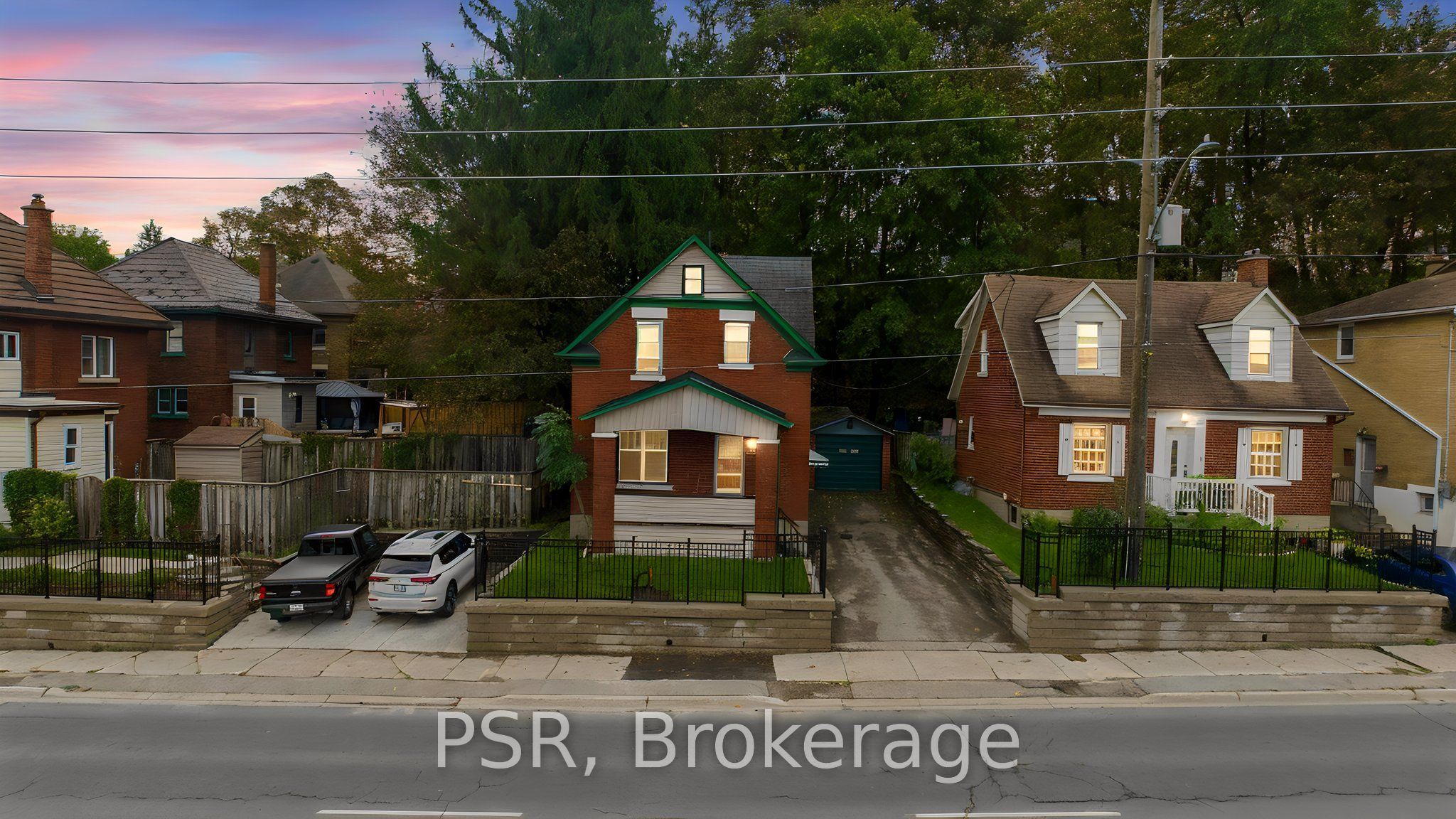 381 Victoria Street N Property Photo 1