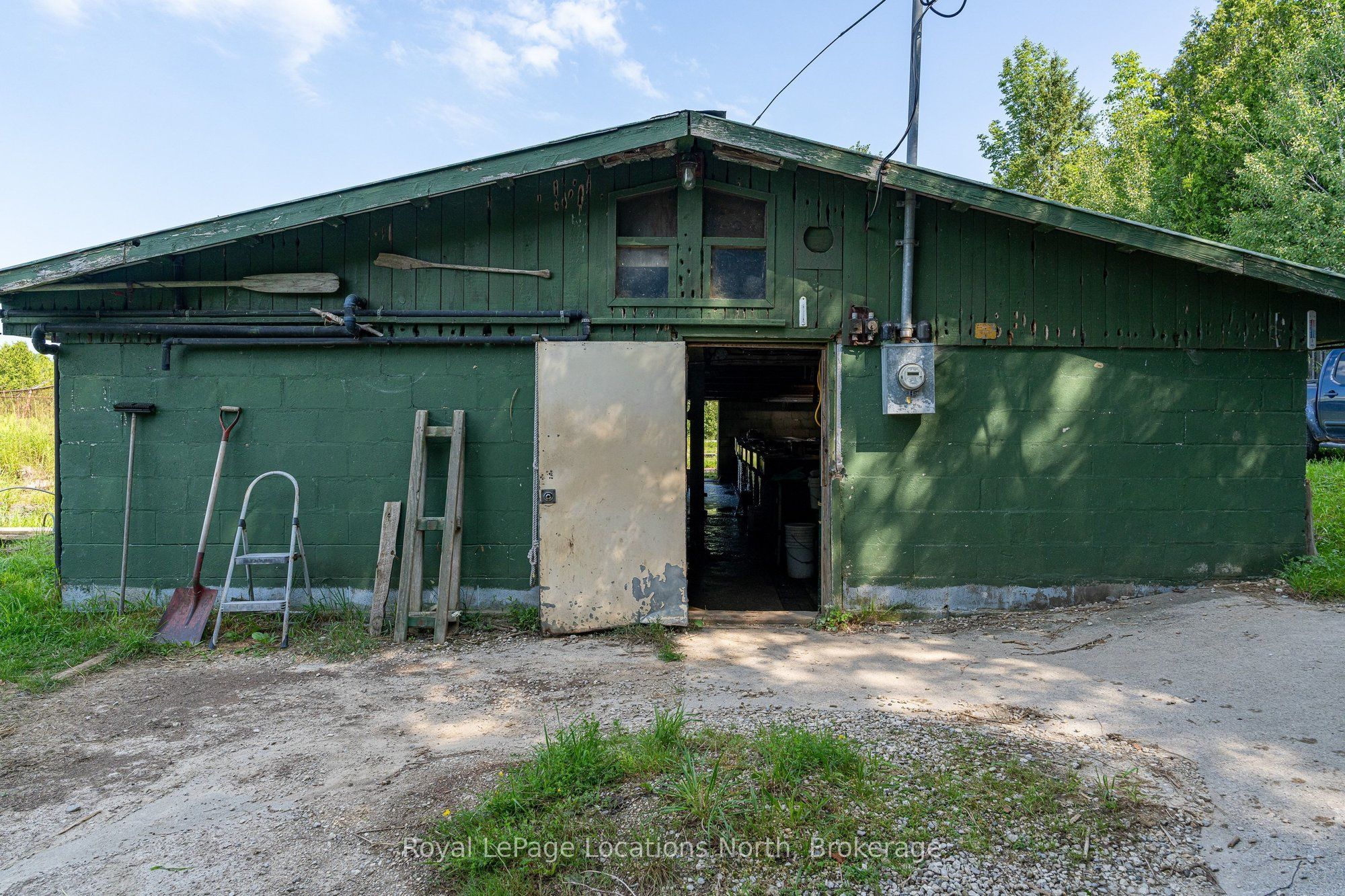 548037 3rd Side Road Property Photo 2