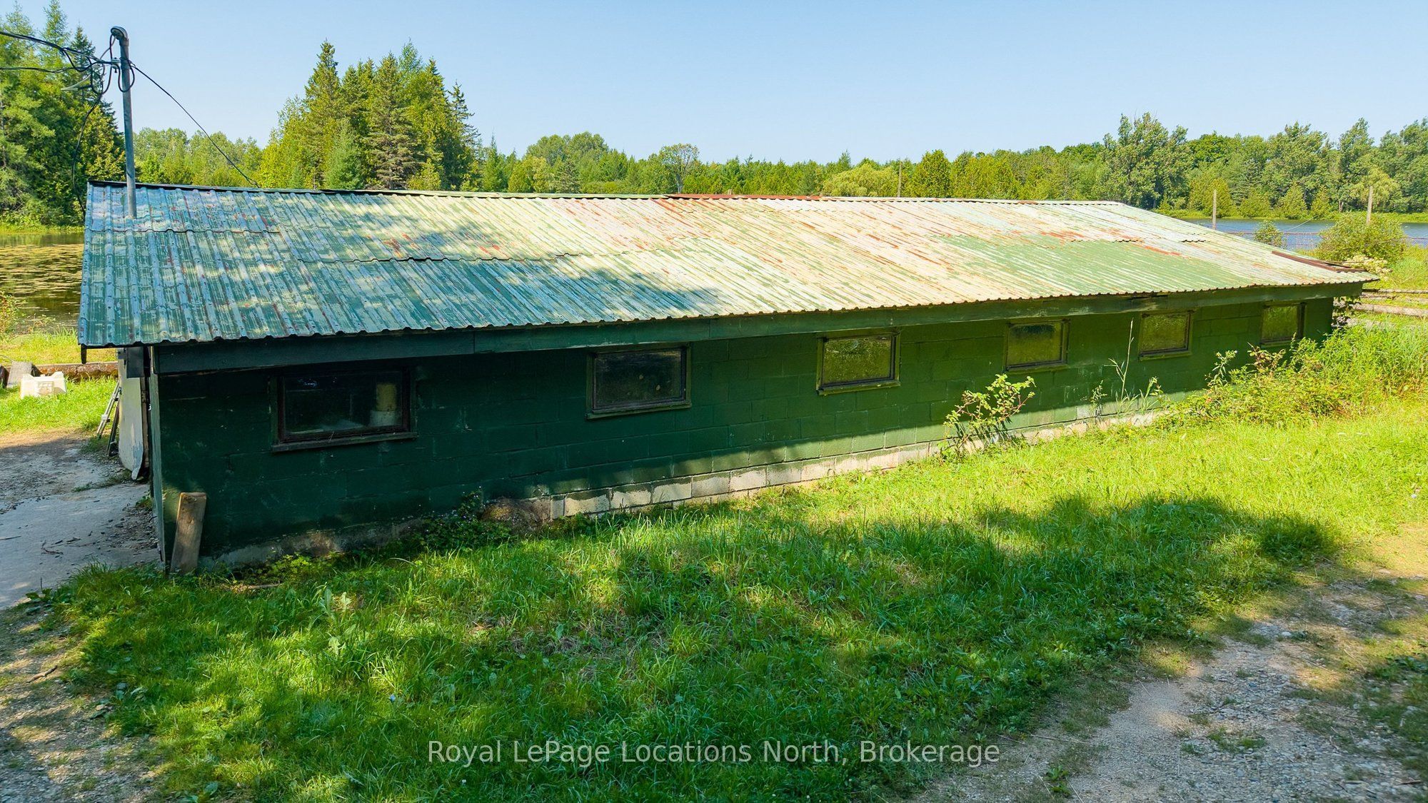 548037 3rd Side Road Property Photo 3