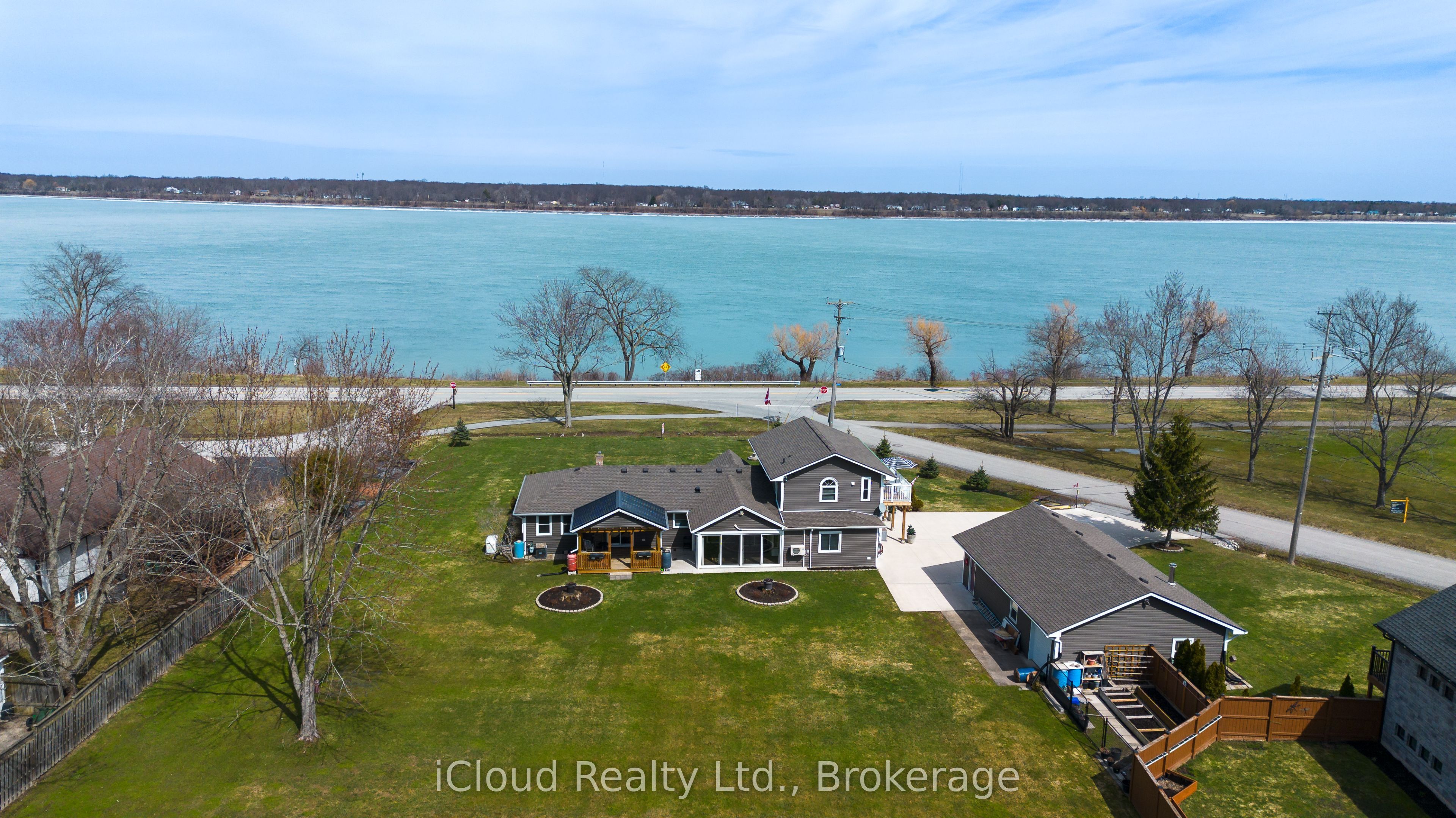 4099 Niagara Parkway Property Photo 1