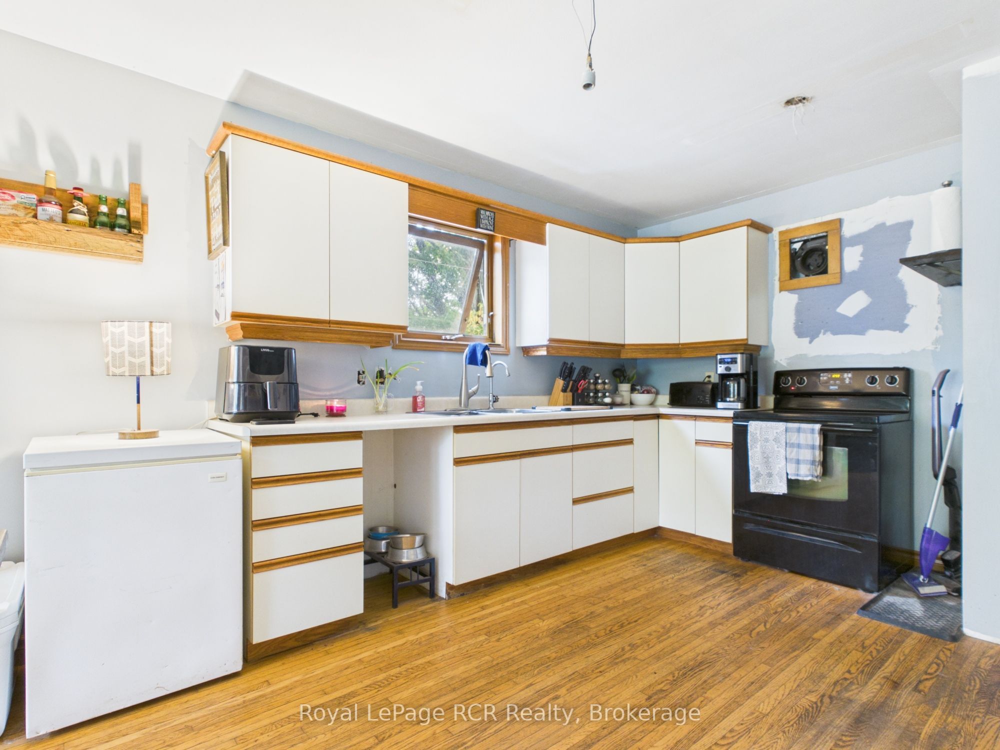 130 King Street Property Photo 5