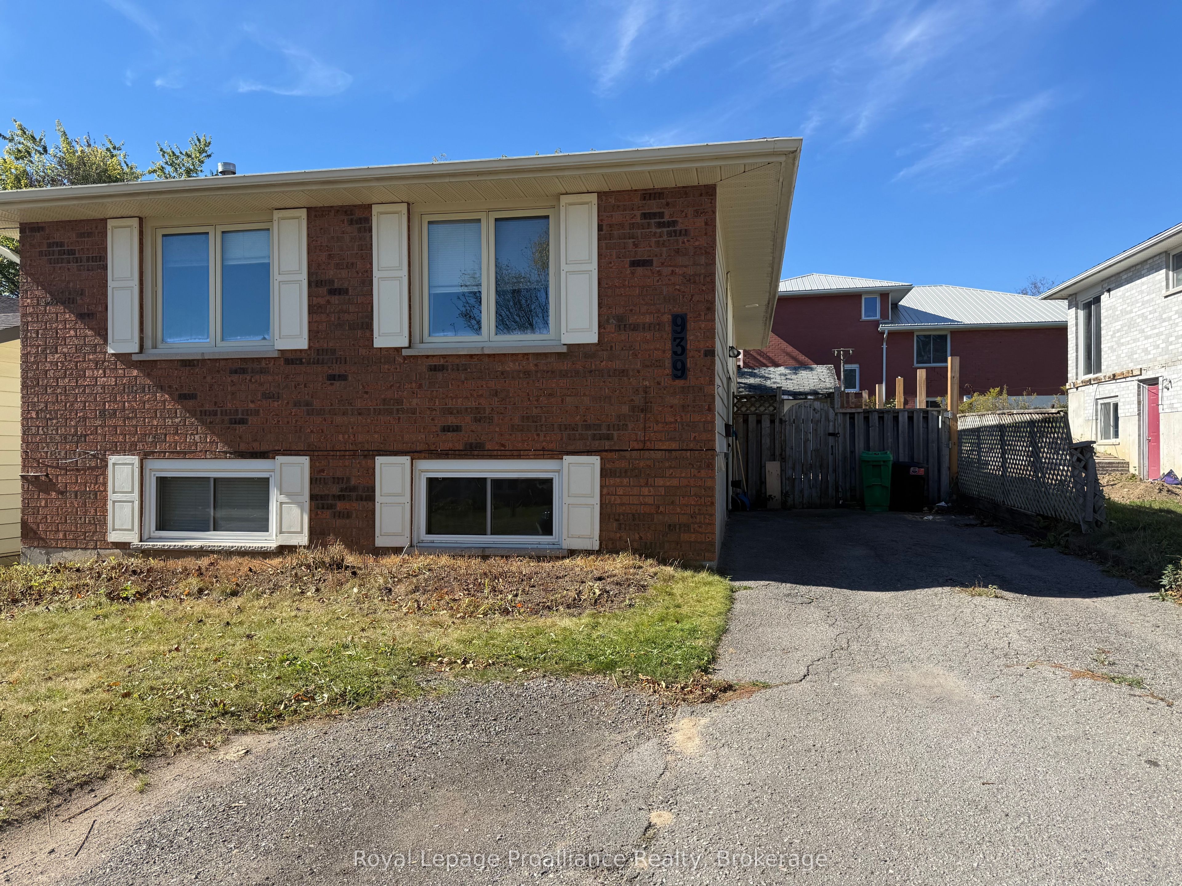 939 Dainard Drive Lower Unit Property Photo 1