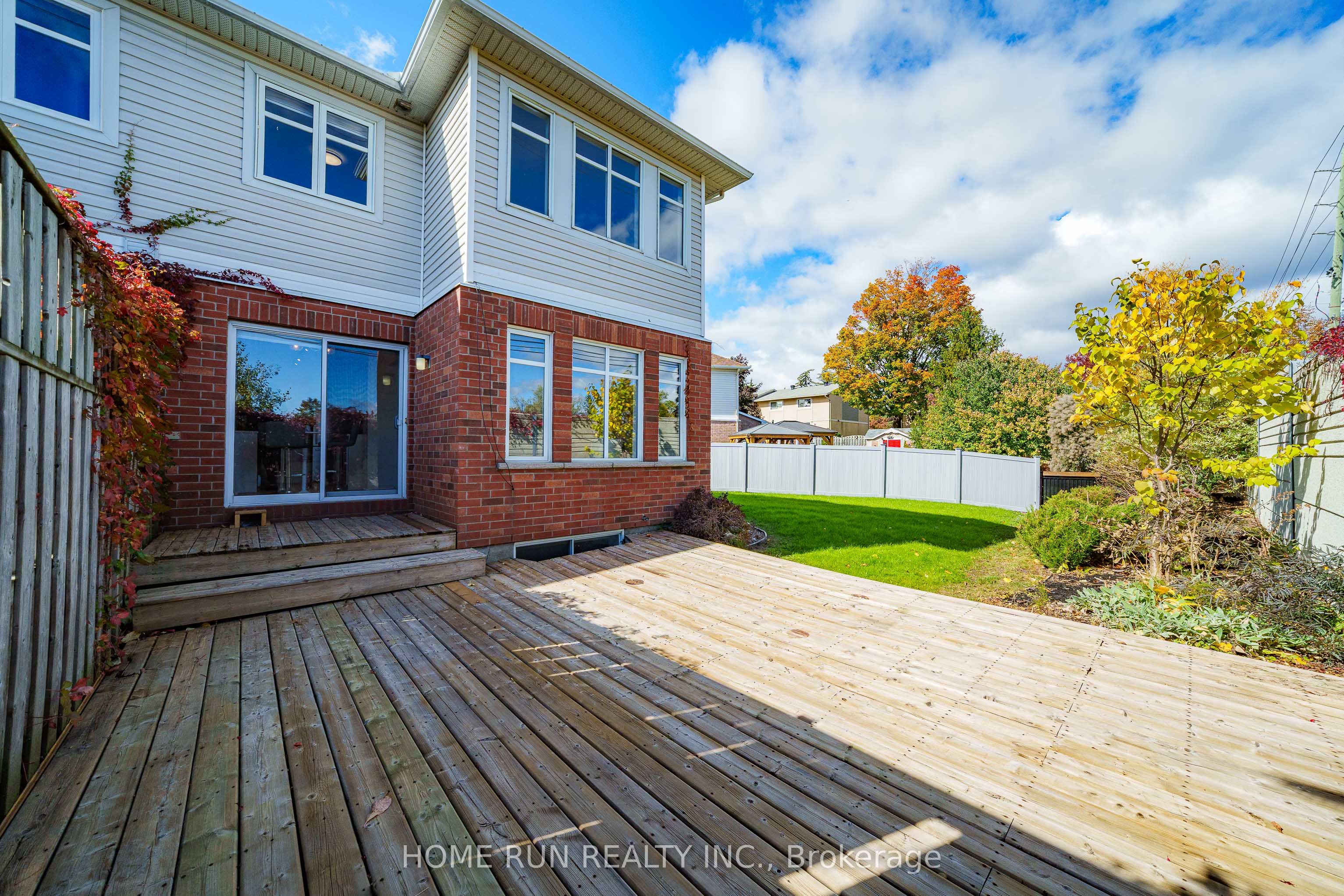 221 Royal Gala Private Property Photo 6