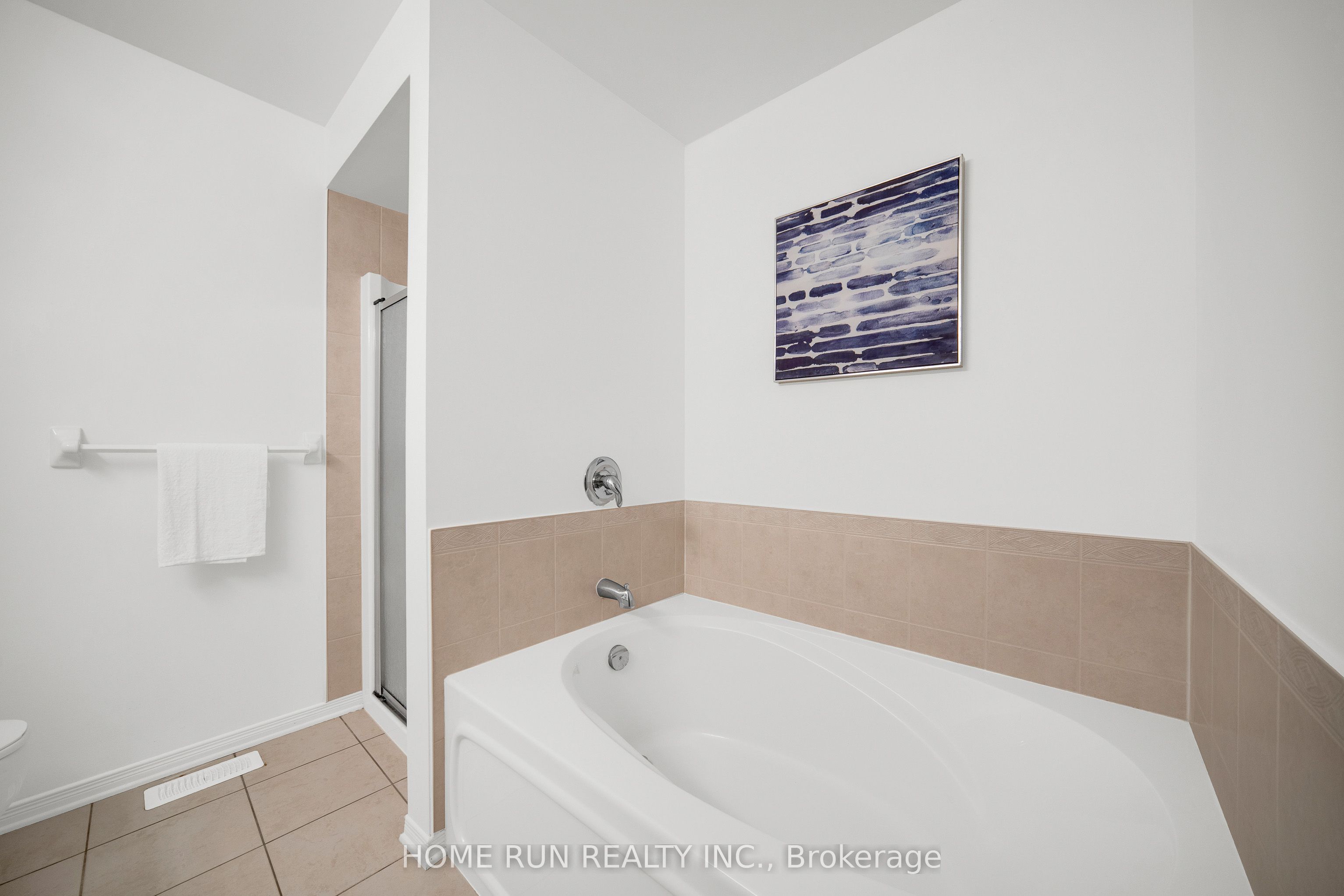 221 Royal Gala Private Property Photo 32