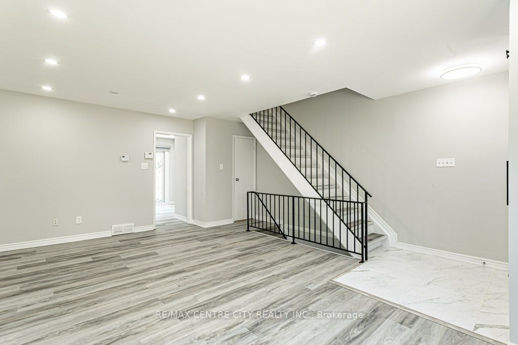 70 Fiddlers Green Road 88 Property Photo 6