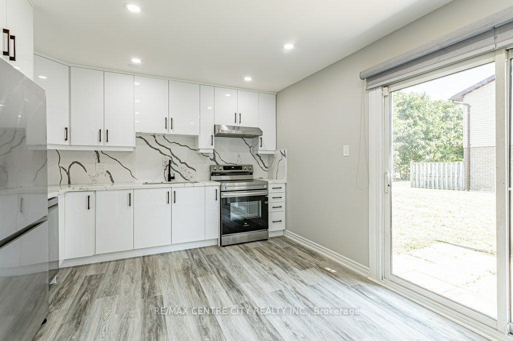 70 Fiddlers Green Road 88 Property Photo 7