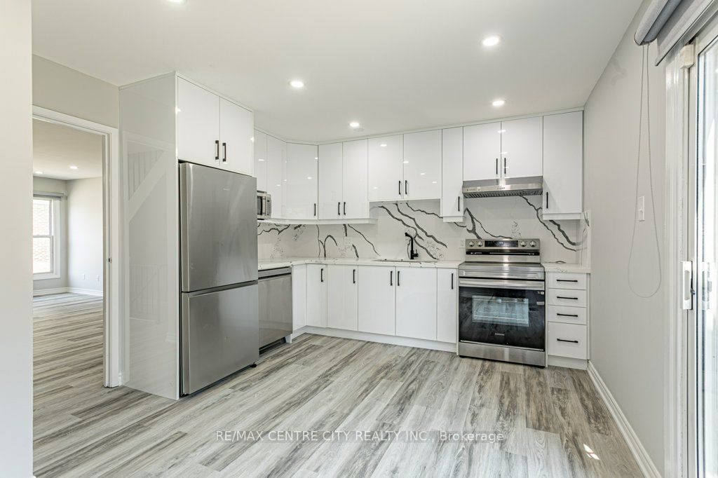 70 Fiddlers Green Road 88 Property Photo 8