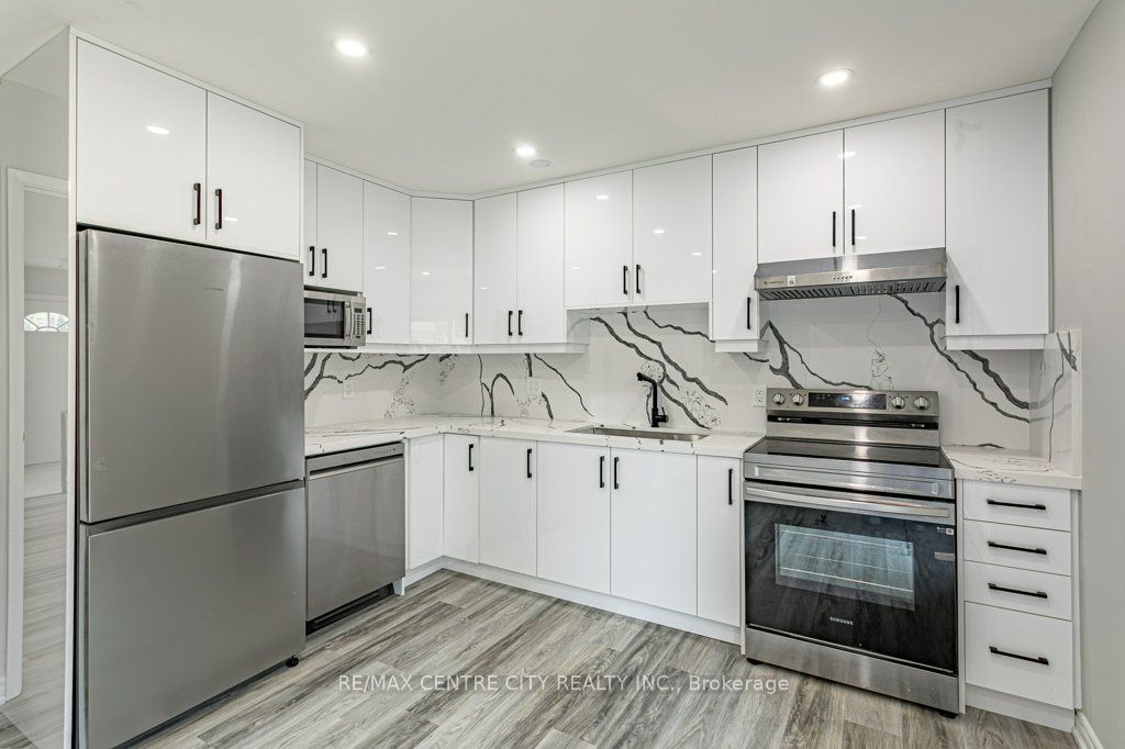 70 Fiddlers Green Road 88 Property Photo 9