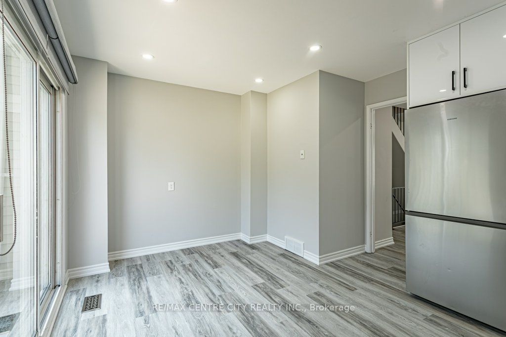 70 Fiddlers Green Road 88 Property Photo 11
