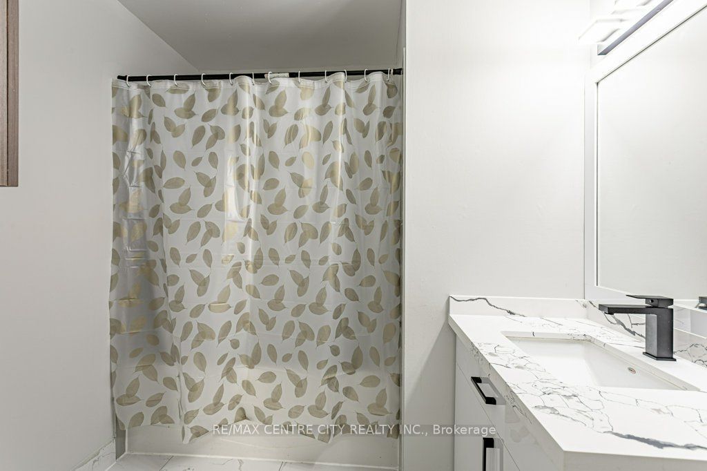 70 Fiddlers Green Road 88 Property Photo 15