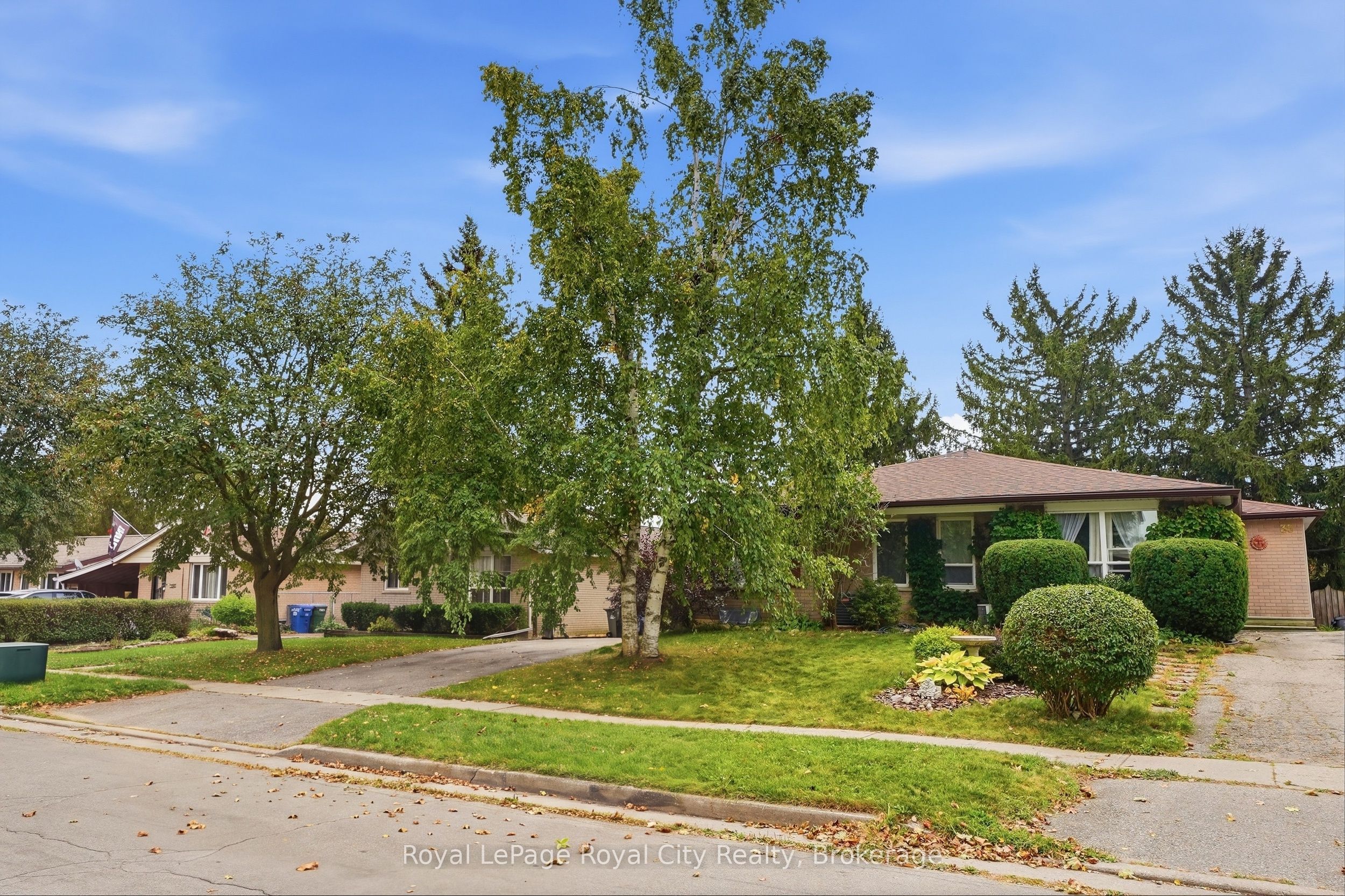 37 Mcilwraith Crescent UPPER Property Photo 1