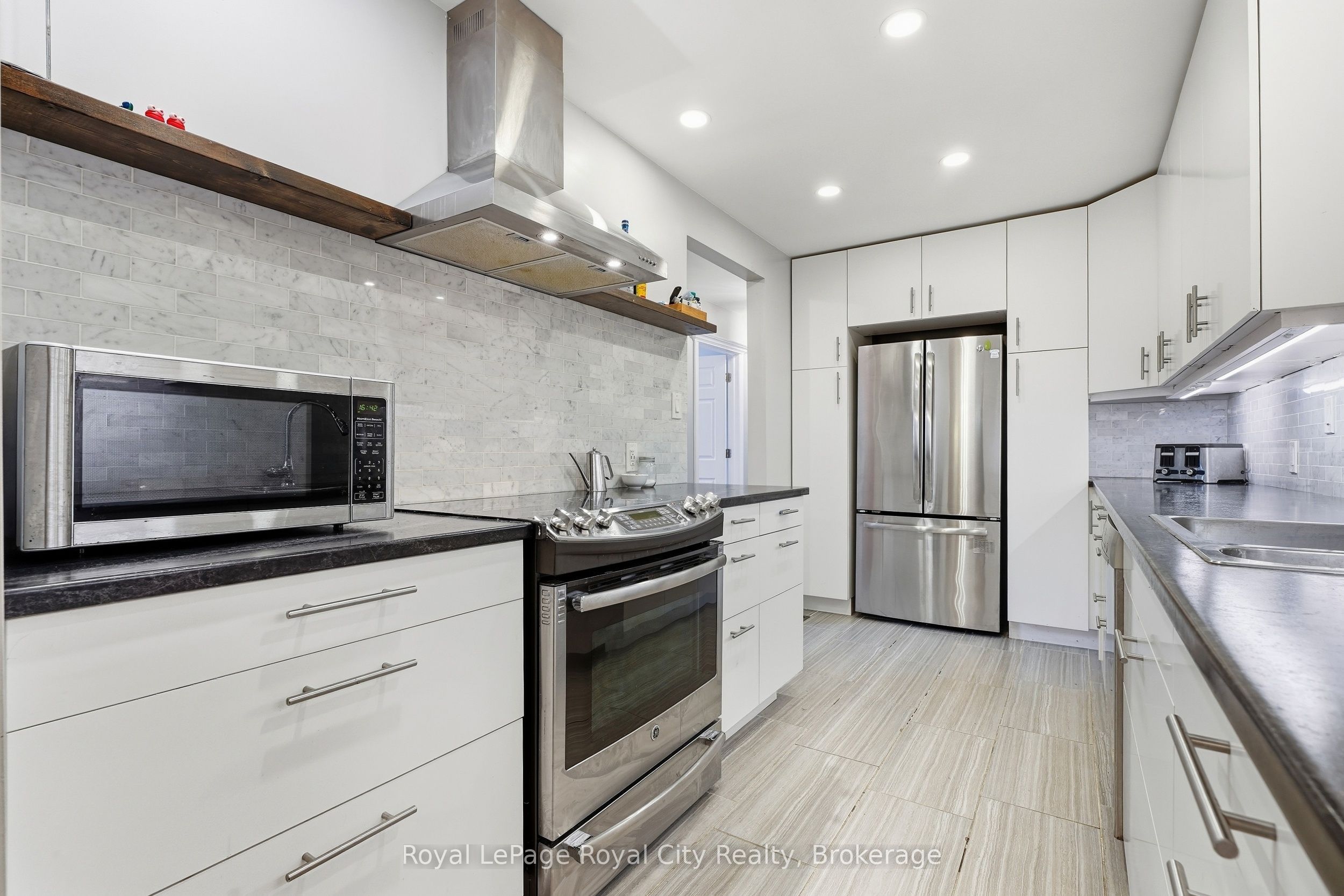 37 Mcilwraith Crescent Upper Property Photo 7