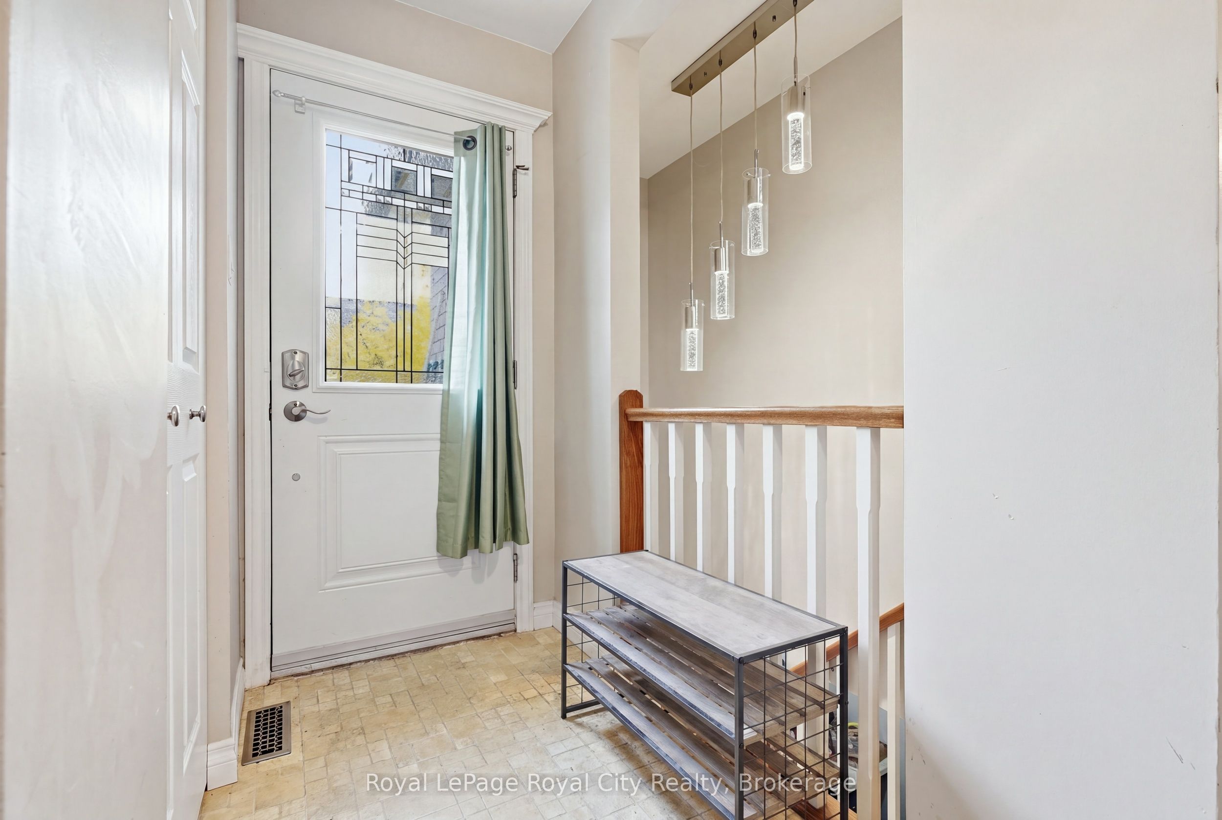 37 Mcilwraith Crescent Upper Property Photo 11